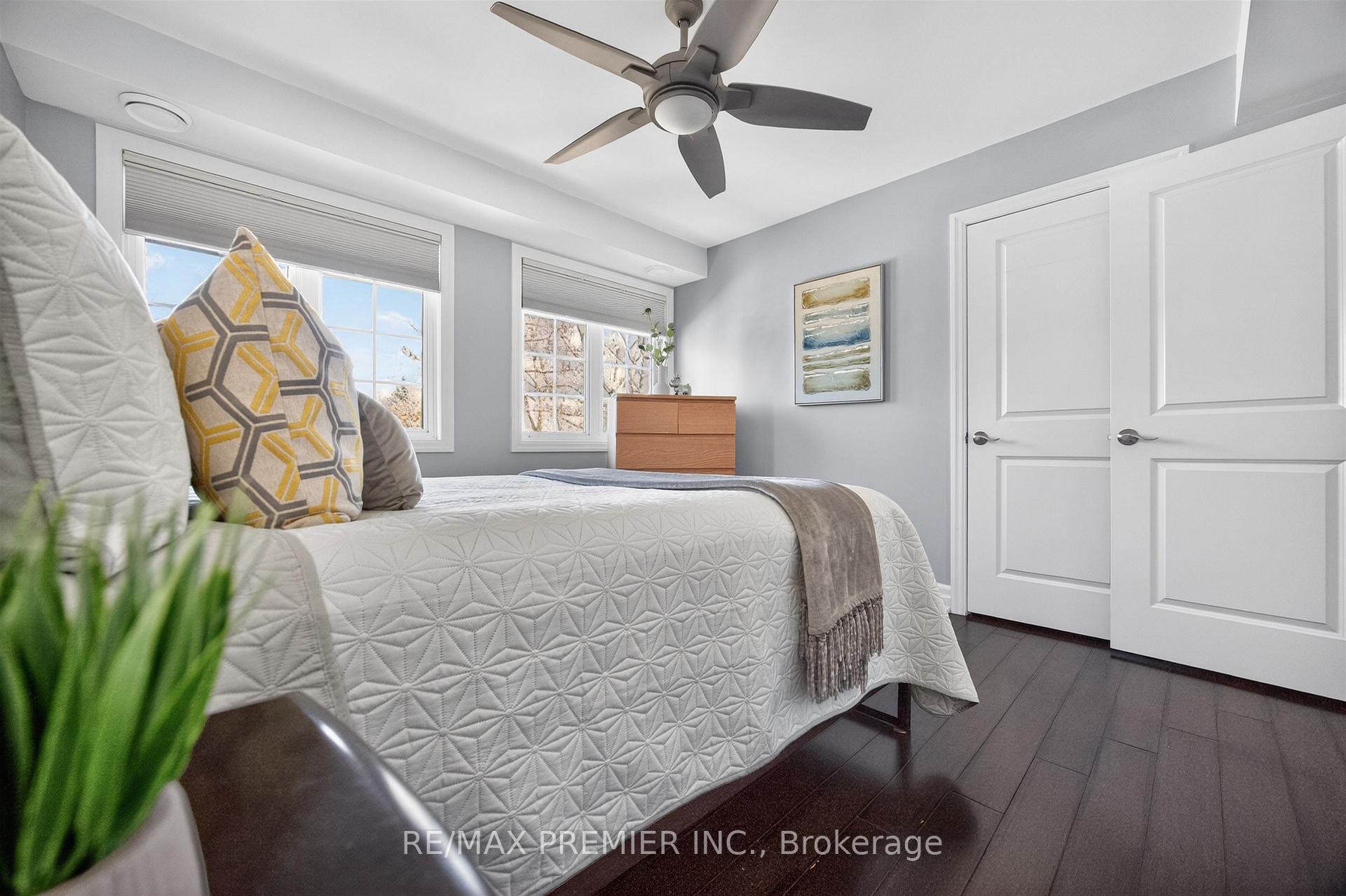 Photo 17 of 19 Park Lane, Etobicoke, Stonegate-Queensway — HOMEH