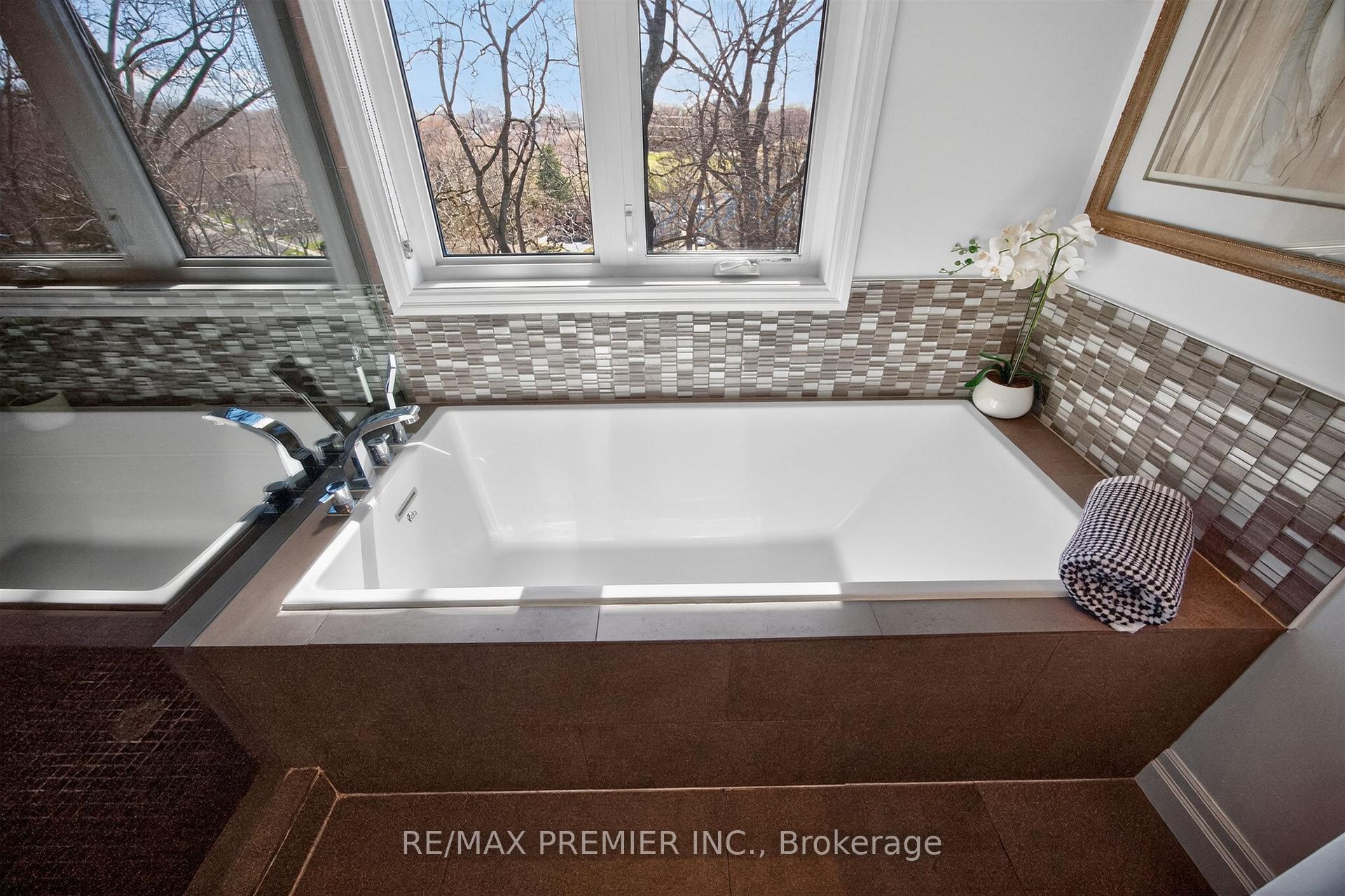 Photo 19 of 19 Park Lane, Etobicoke, Stonegate-Queensway — HOMEH