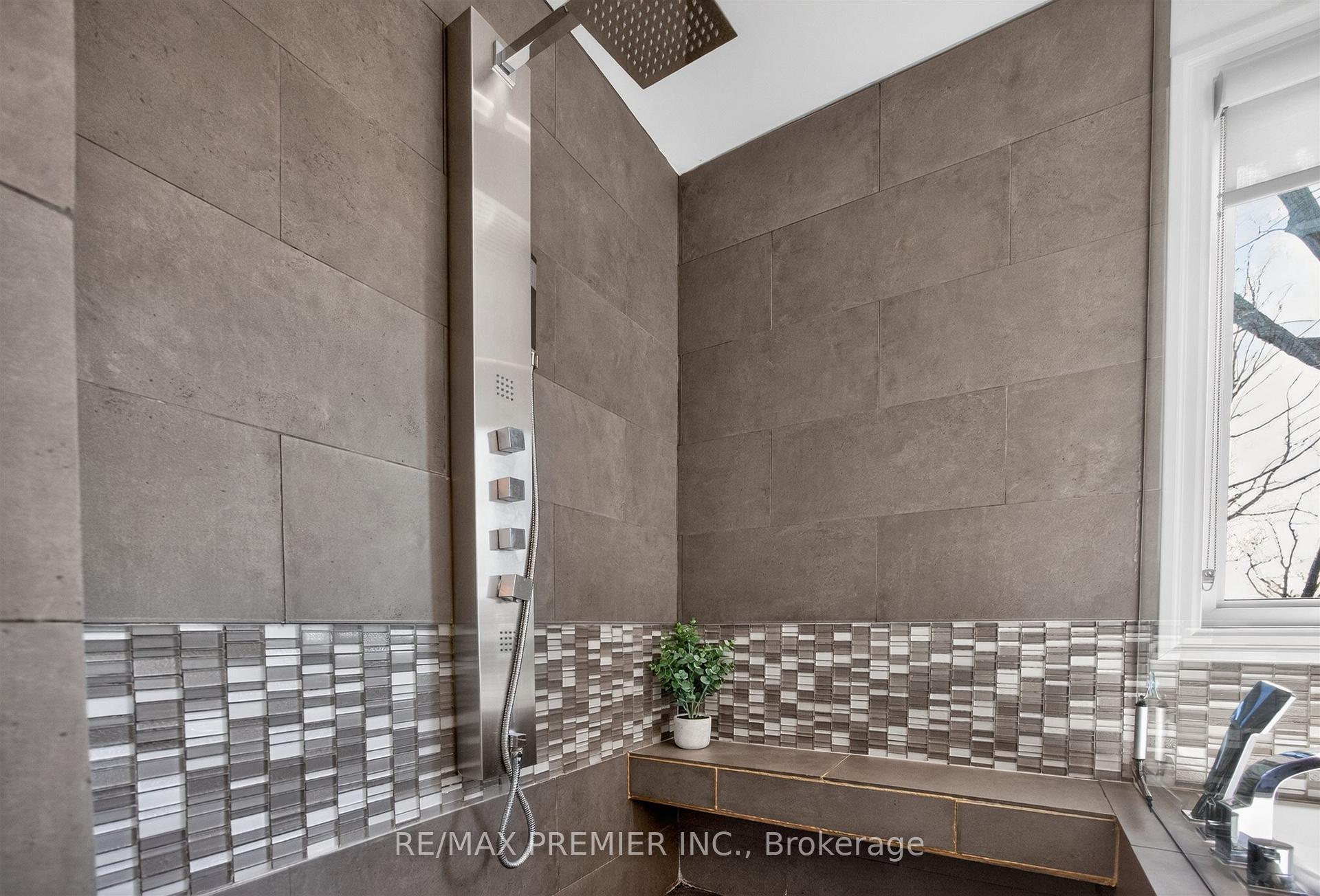 Photo 20 of 19 Park Lane, Etobicoke, Stonegate-Queensway — HOMEH