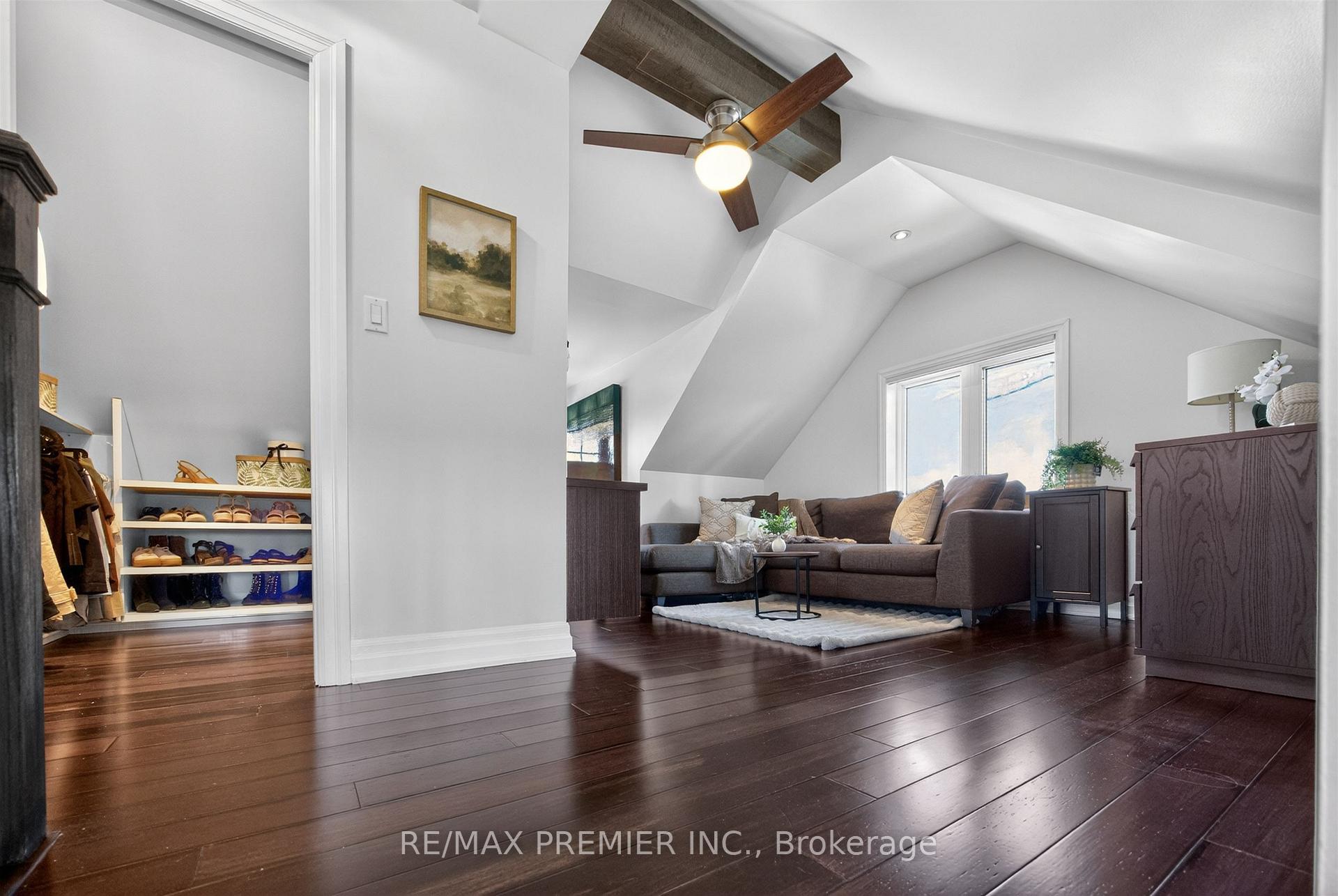 Photo 24 of 19 Park Lane, Etobicoke, Stonegate-Queensway — HOMEH