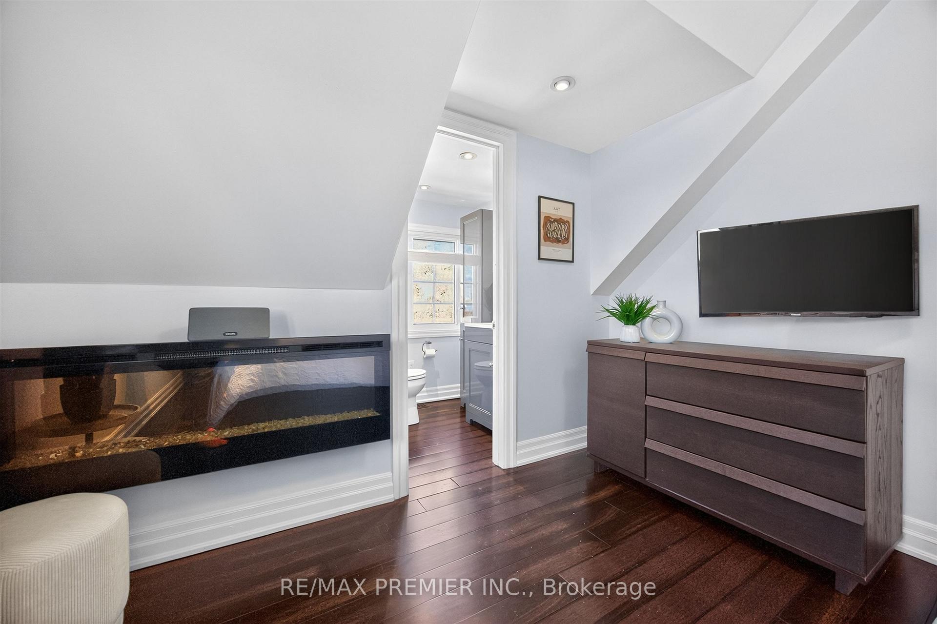 Photo 28 of 19 Park Lane, Etobicoke, Stonegate-Queensway — HOMEH