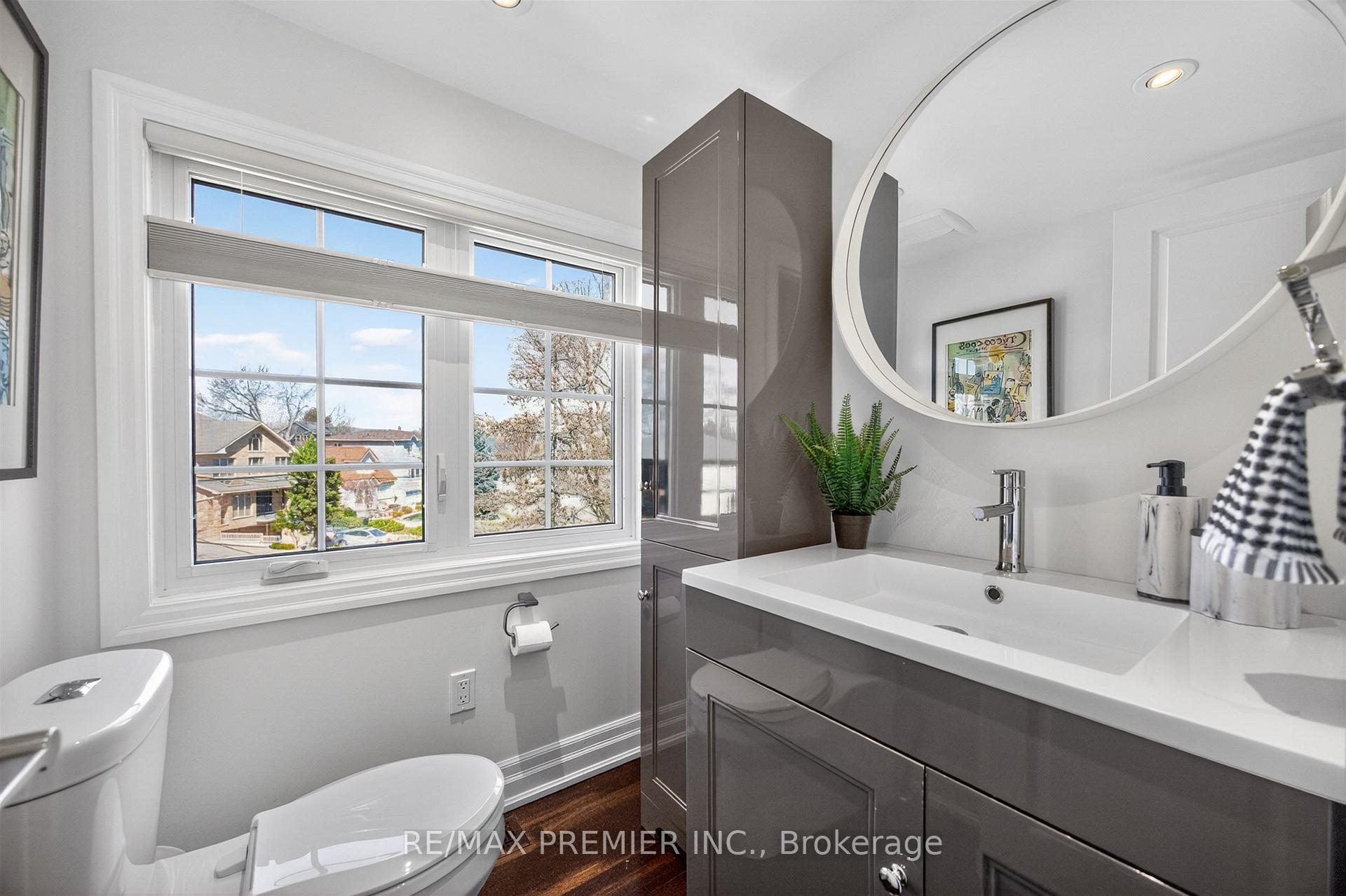 Photo 29 of 19 Park Lane, Etobicoke, Stonegate-Queensway — HOMEH