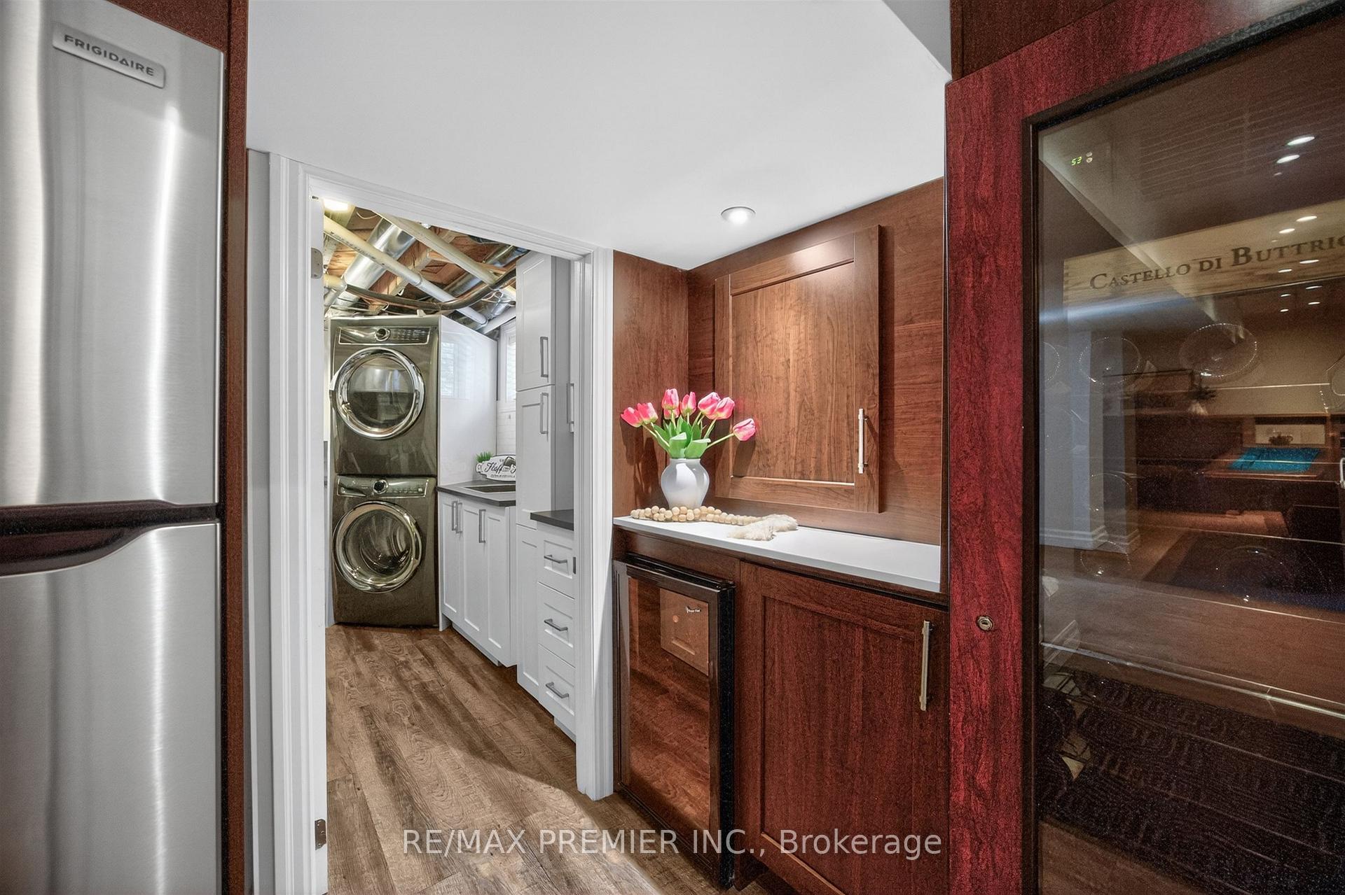 Photo 31 of 19 Park Lane, Etobicoke, Stonegate-Queensway — HOMEH