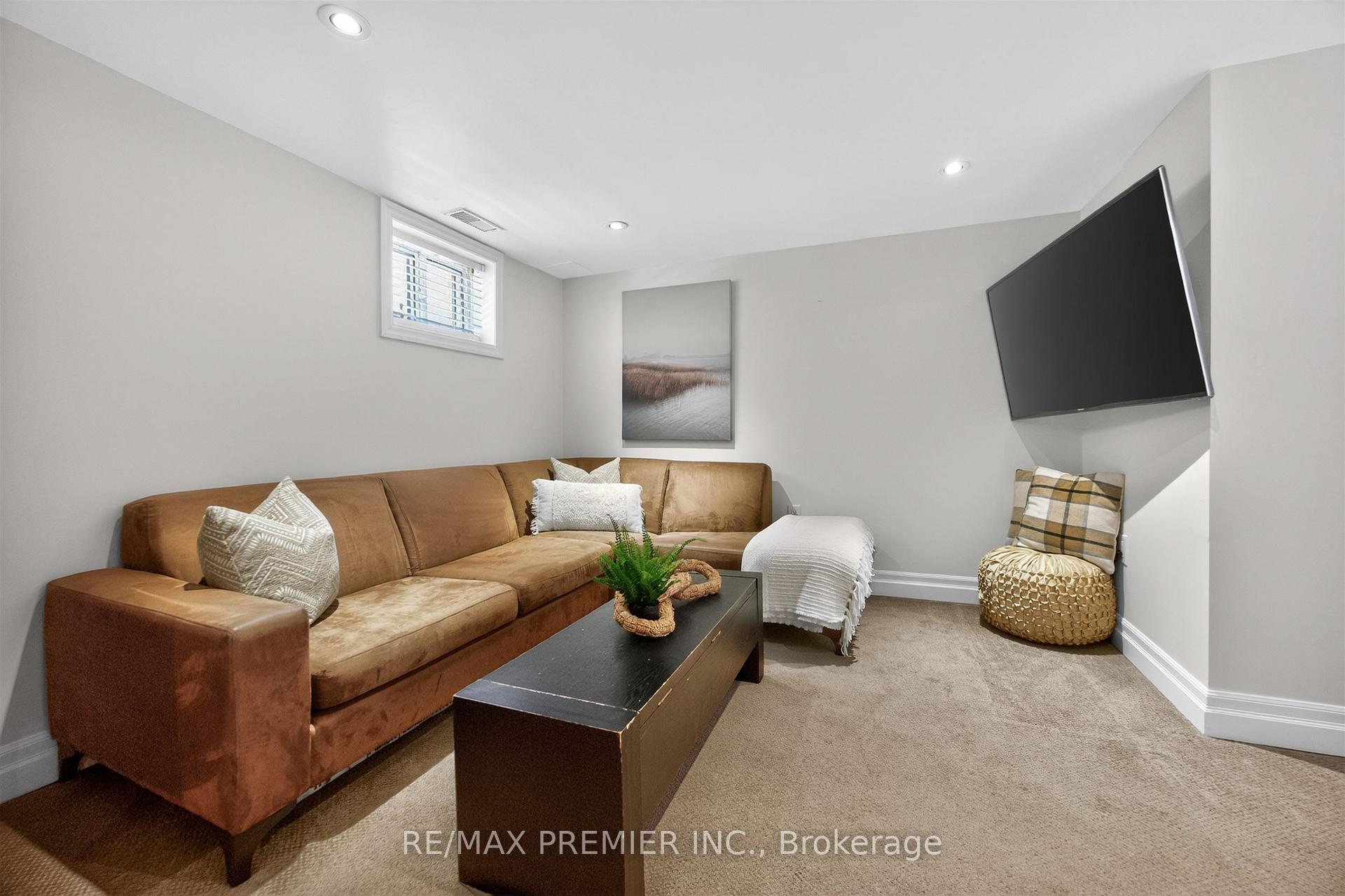 Photo 35 of 19 Park Lane, Etobicoke, Stonegate-Queensway — HOMEH