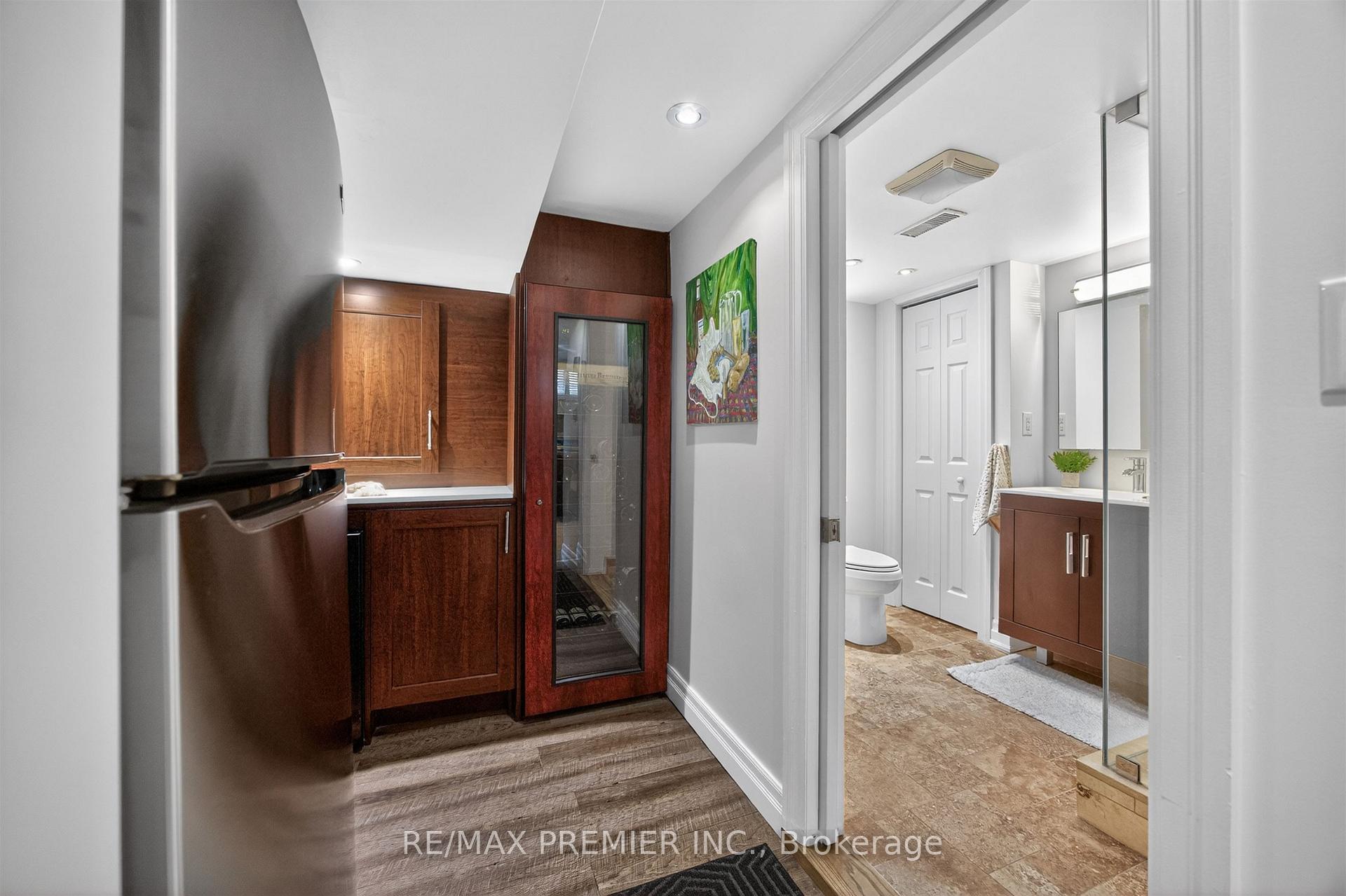Photo 37 of 19 Park Lane, Etobicoke, Stonegate-Queensway — HOMEH