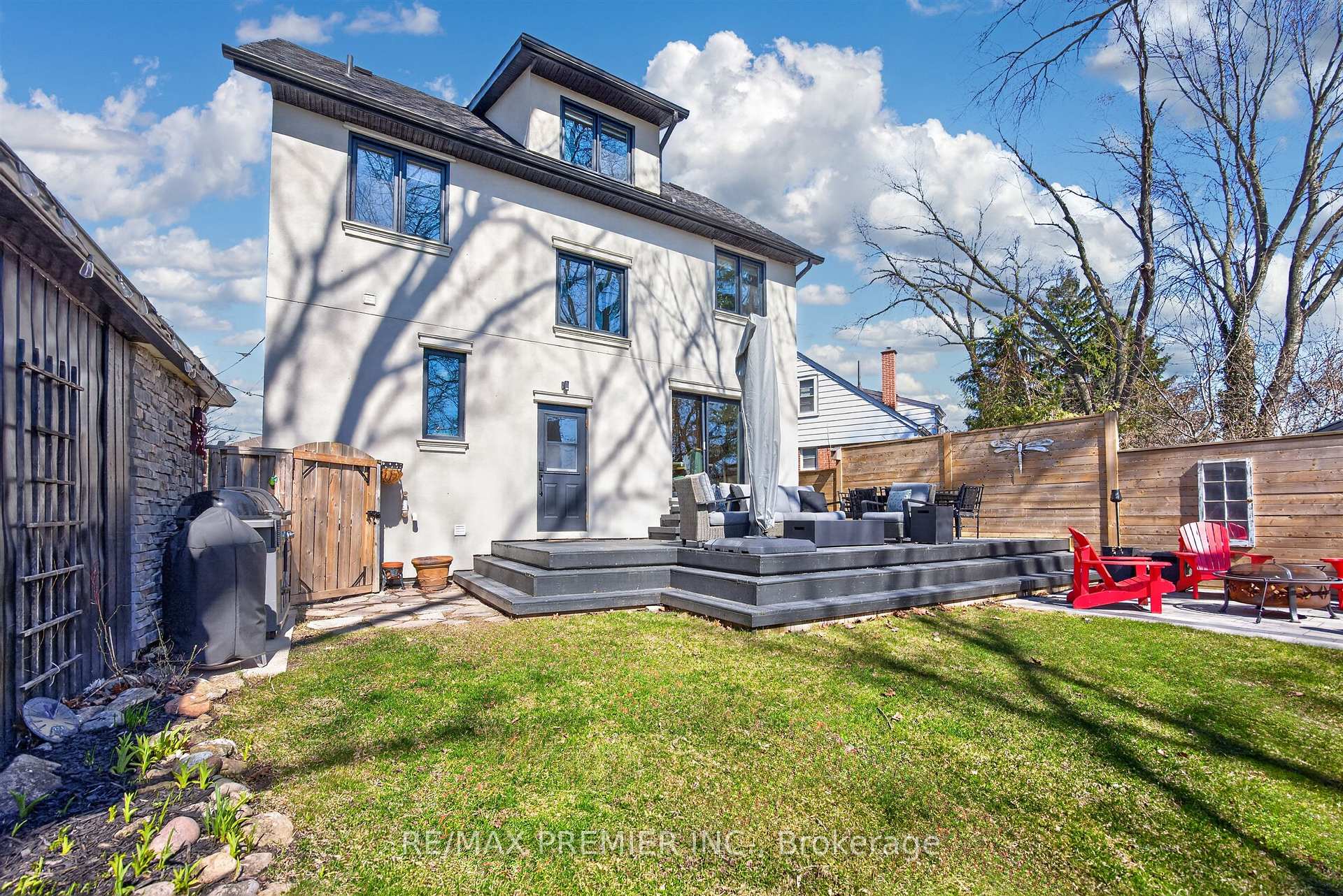 Photo 43 of 19 Park Lane, Etobicoke, Stonegate-Queensway — HOMEH