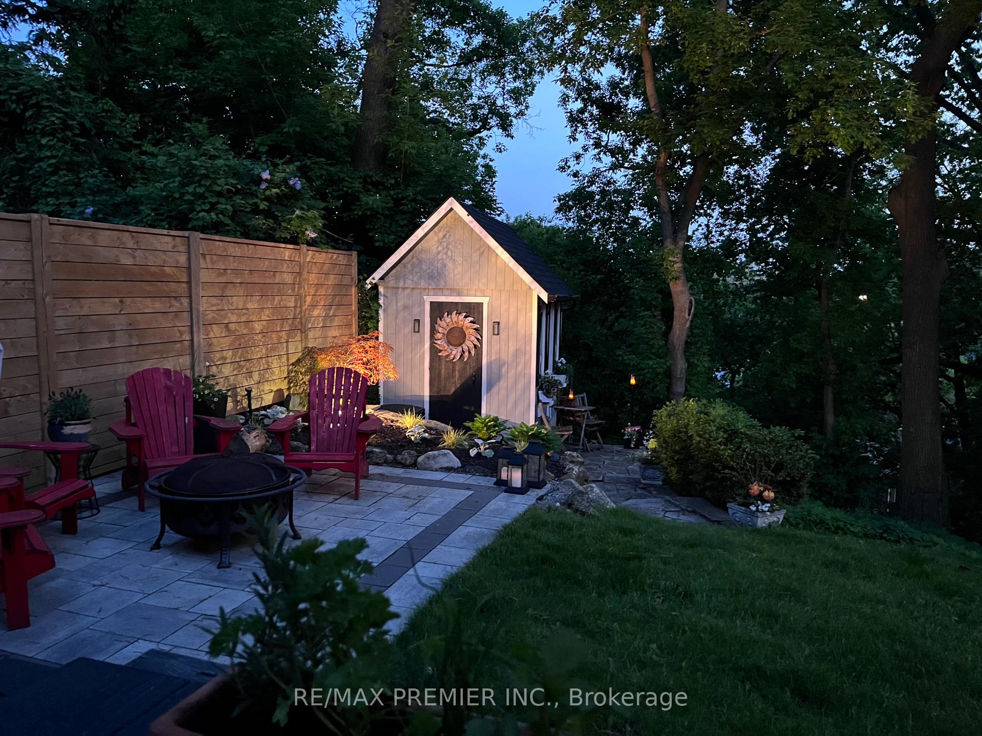 Photo 44 of 19 Park Lane, Etobicoke, Stonegate-Queensway — HOMEH