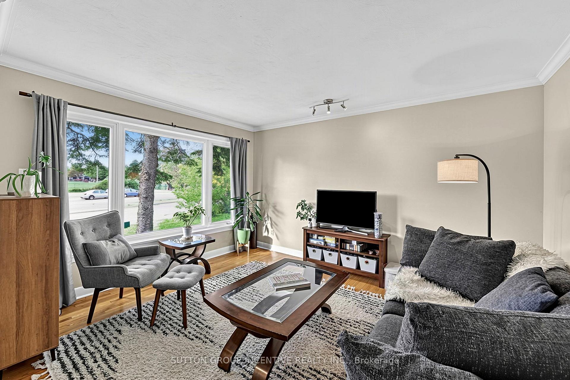 Photo 6 of 163 Grove Street E, Barrie, Wellington — HOMEH