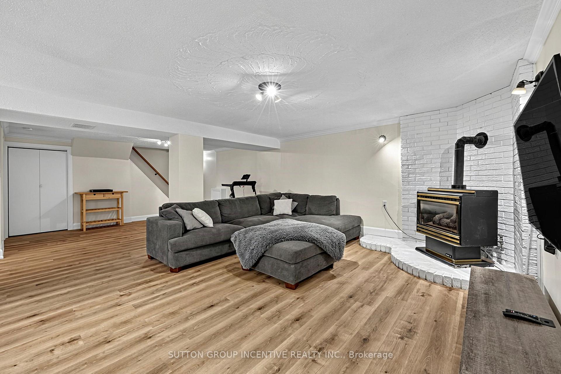 Photo 23 of 163 Grove Street E, Barrie, Wellington — HOMEH