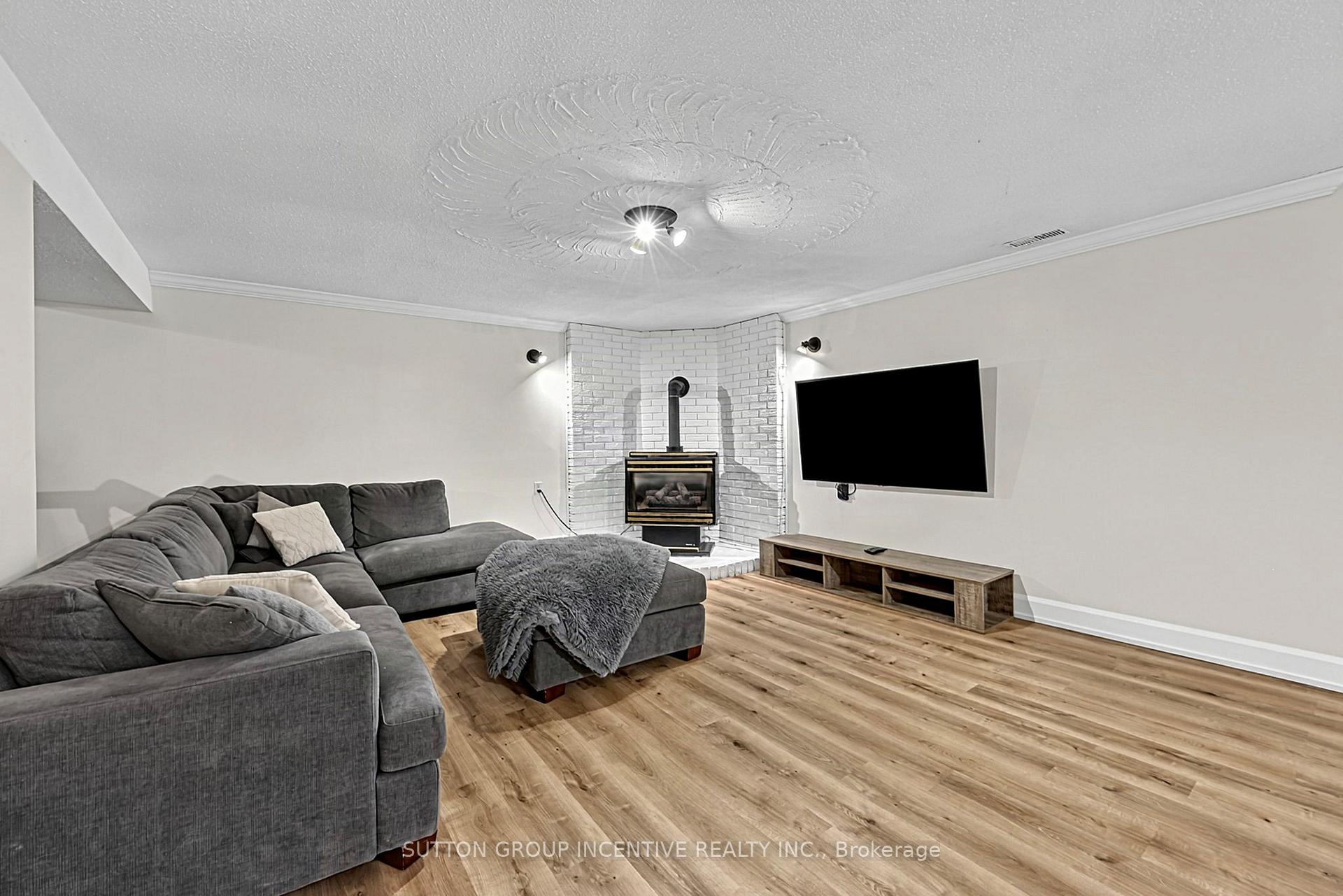 Photo 24 of 163 Grove Street E, Barrie, Wellington — HOMEH
