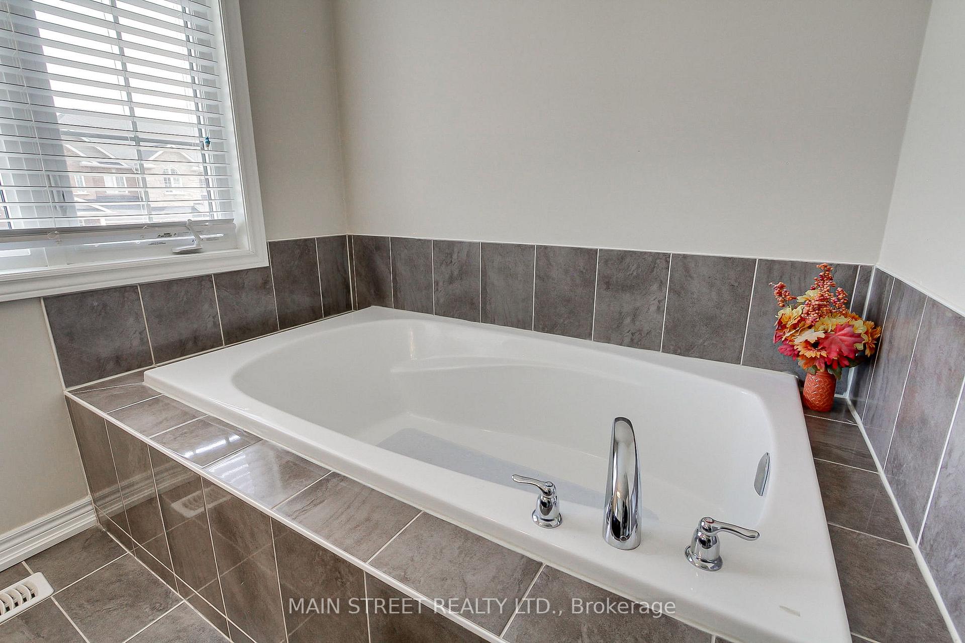 Photo 20 of 42 Prosser Crescent, Georgina, Sutton & Jackson's Point — HOMEH