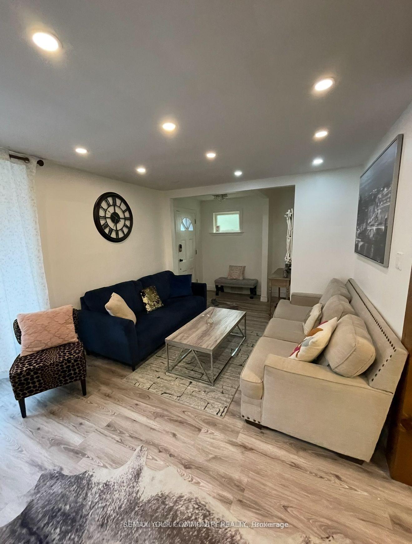 Photo 2 of 3813 St Peter Avenue, Niagara Falls, Stamford — HOMEH