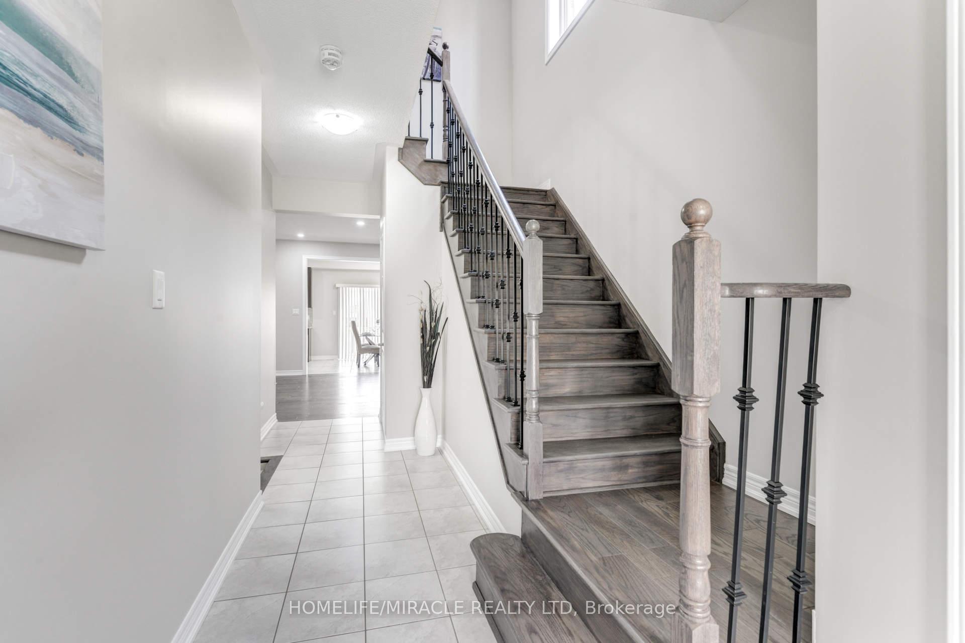 Photo 34 of 15 Banbridge Crescent, Brampton, Credit Valley — HOMEH