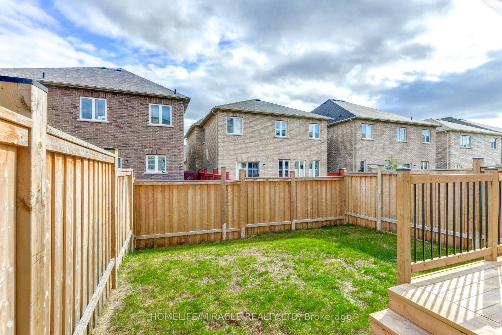 Photo 48 of 15 Banbridge Crescent, Brampton, Credit Valley — HOMEH
