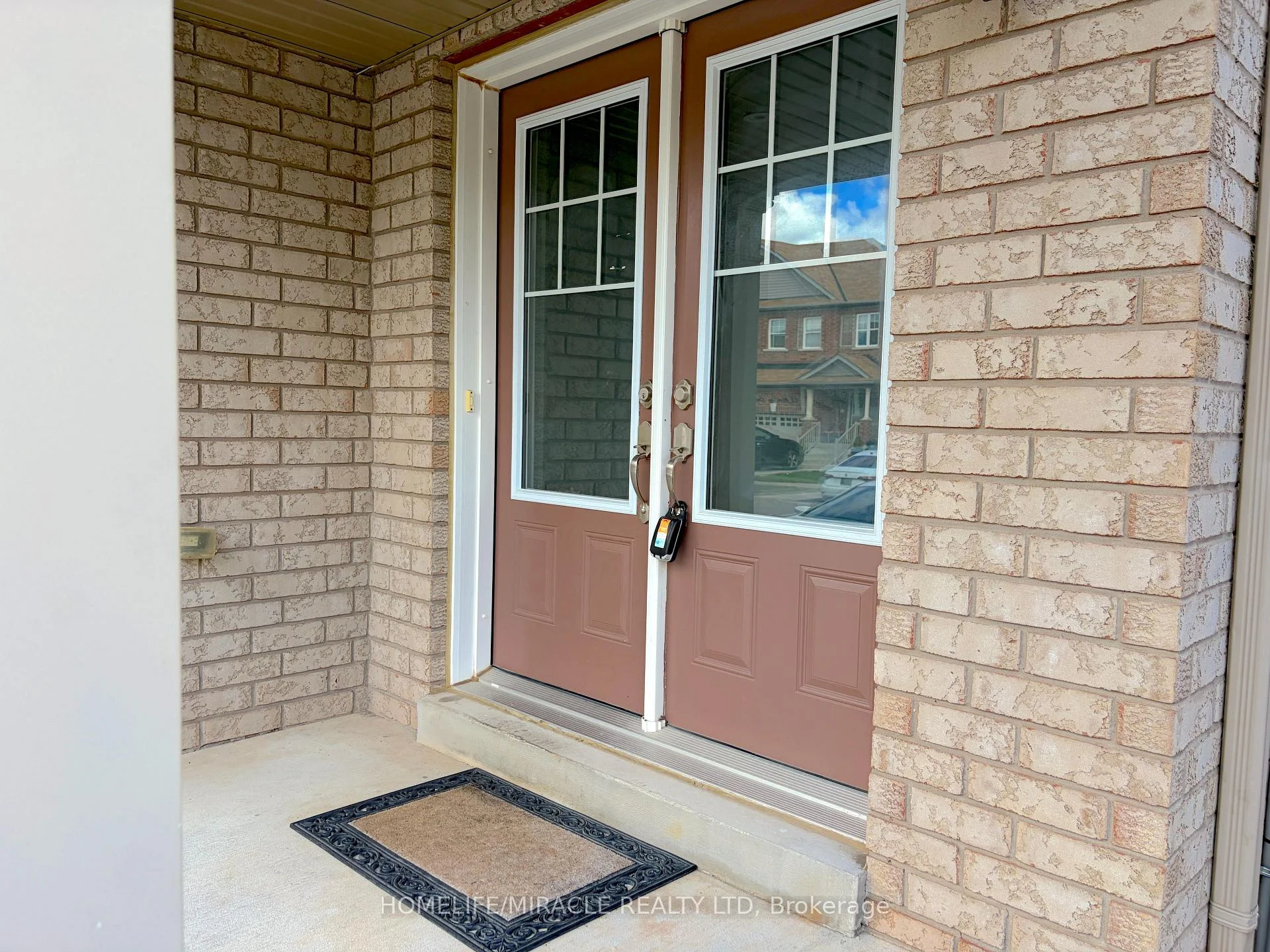 Photo 5 of 15 Banbridge Crescent, Brampton, Credit Valley — HOMEH