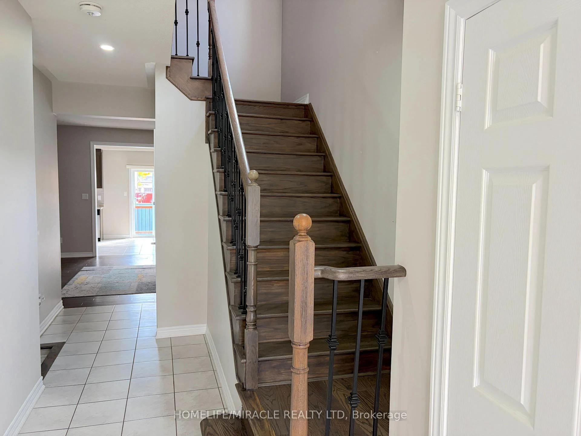 Photo 7 of 15 Banbridge Crescent, Brampton, Credit Valley — HOMEH