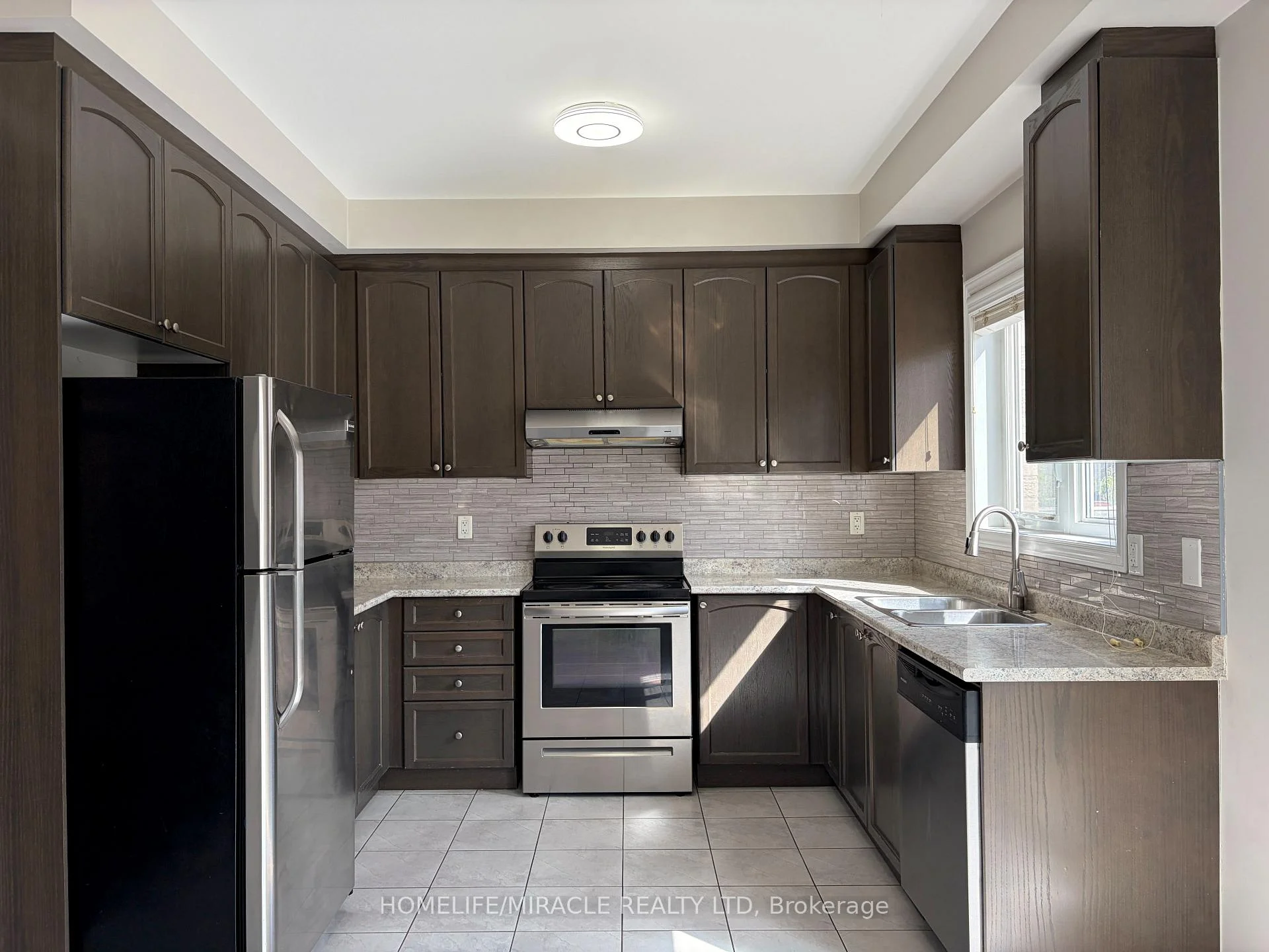 Photo 9 of 15 Banbridge Crescent, Brampton, Credit Valley — HOMEH
