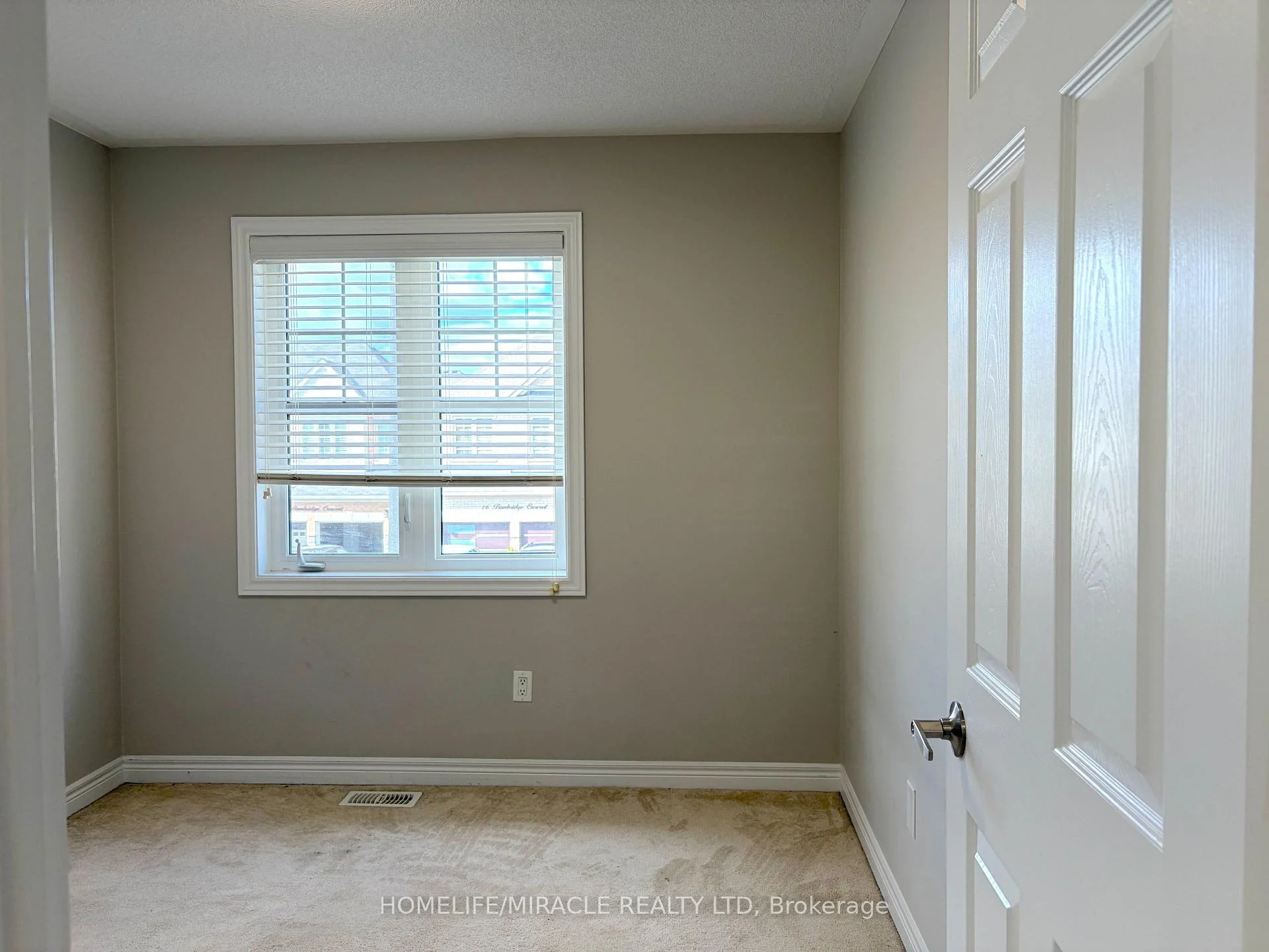 Photo 19 of 15 Banbridge Crescent, Brampton, Credit Valley — HOMEH
