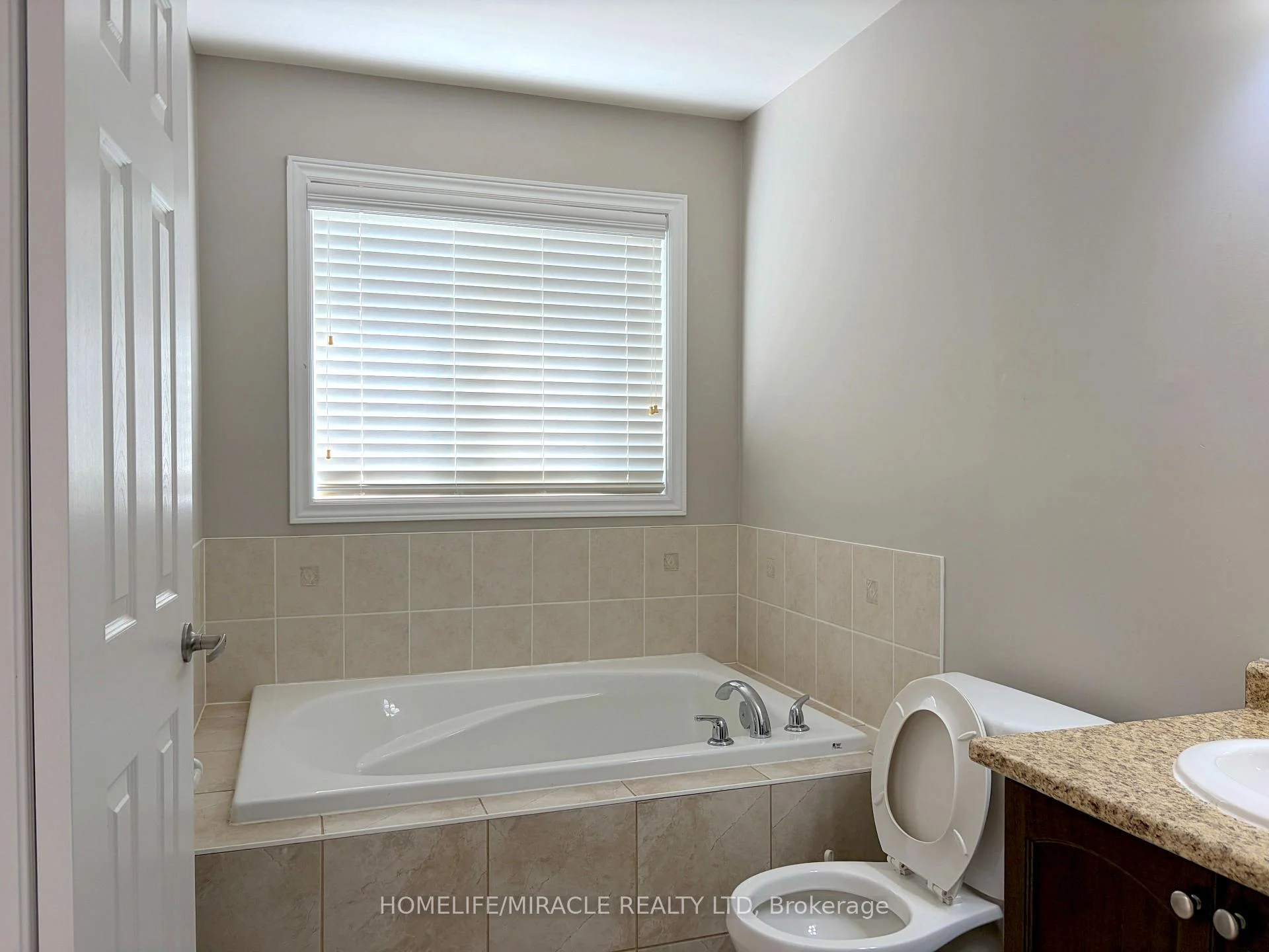 Photo 23 of 15 Banbridge Crescent, Brampton, Credit Valley — HOMEH