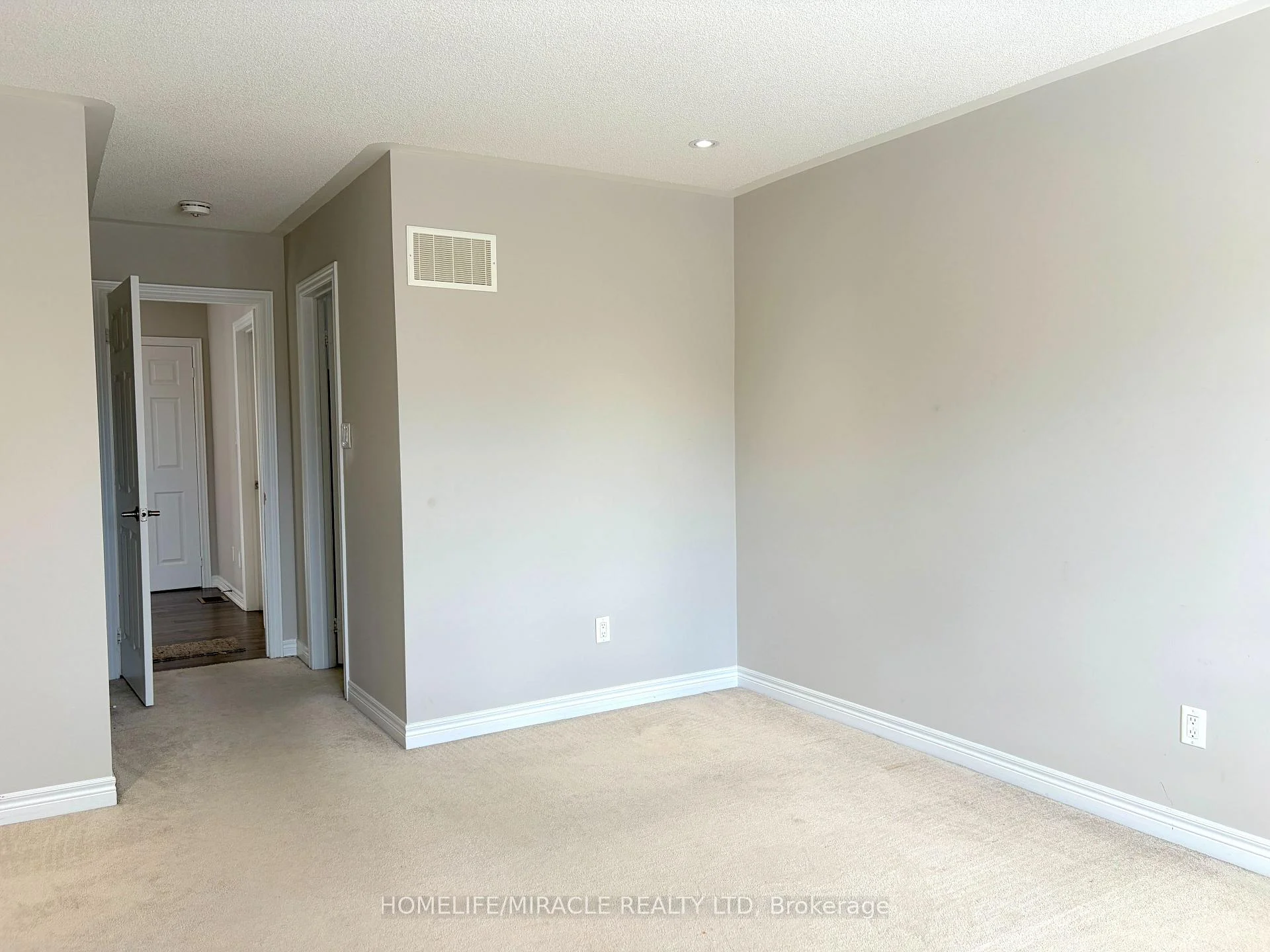 Photo 25 of 15 Banbridge Crescent, Brampton, Credit Valley — HOMEH