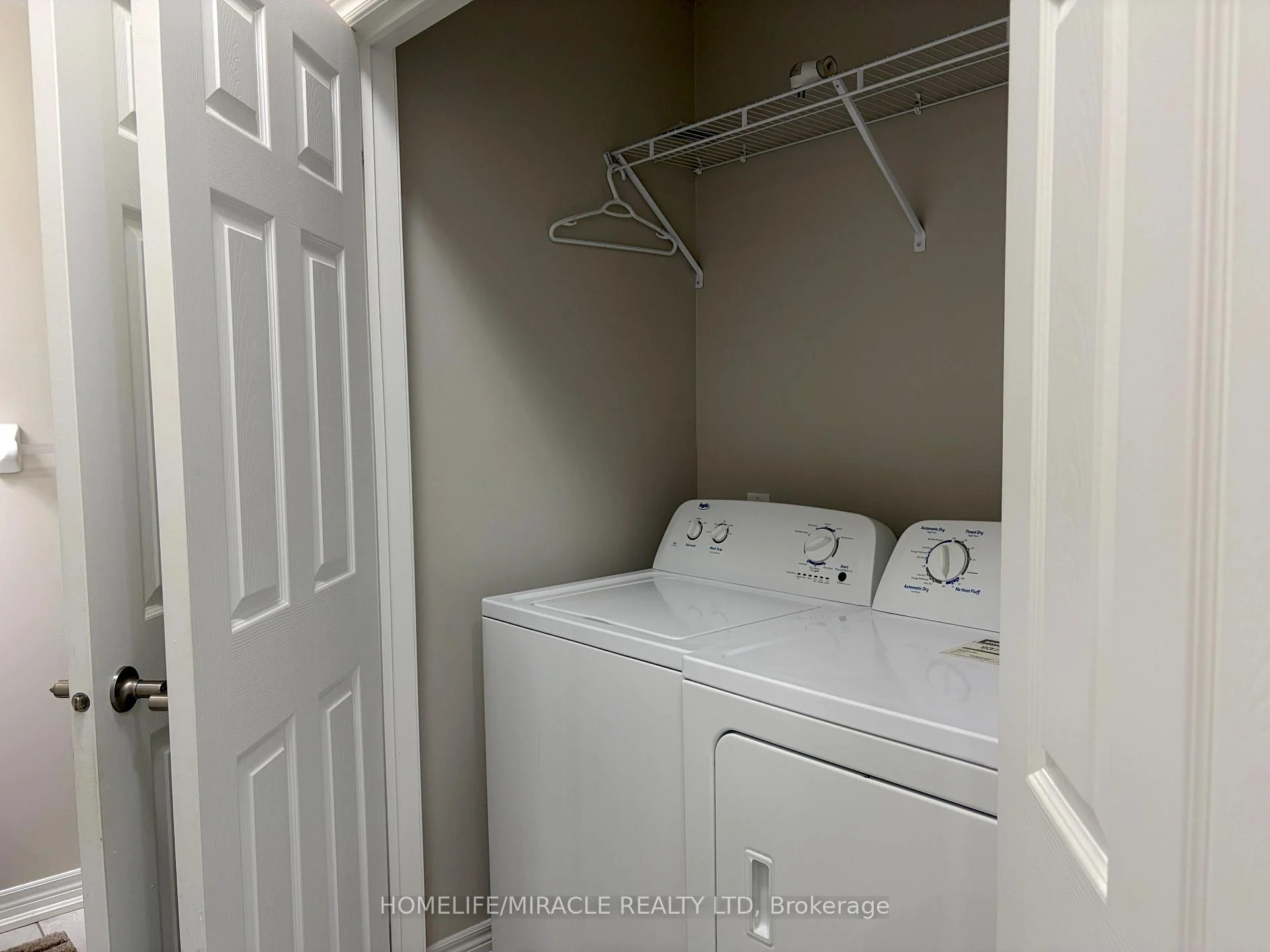 Photo 31 of 15 Banbridge Crescent, Brampton, Credit Valley — HOMEH