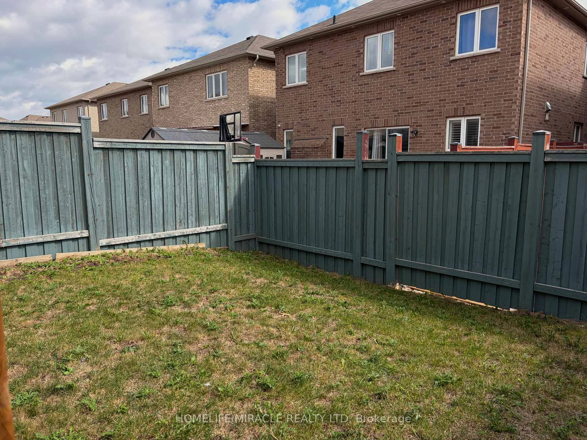 Photo 37 of 15 Banbridge Crescent, Brampton, Credit Valley — HOMEH