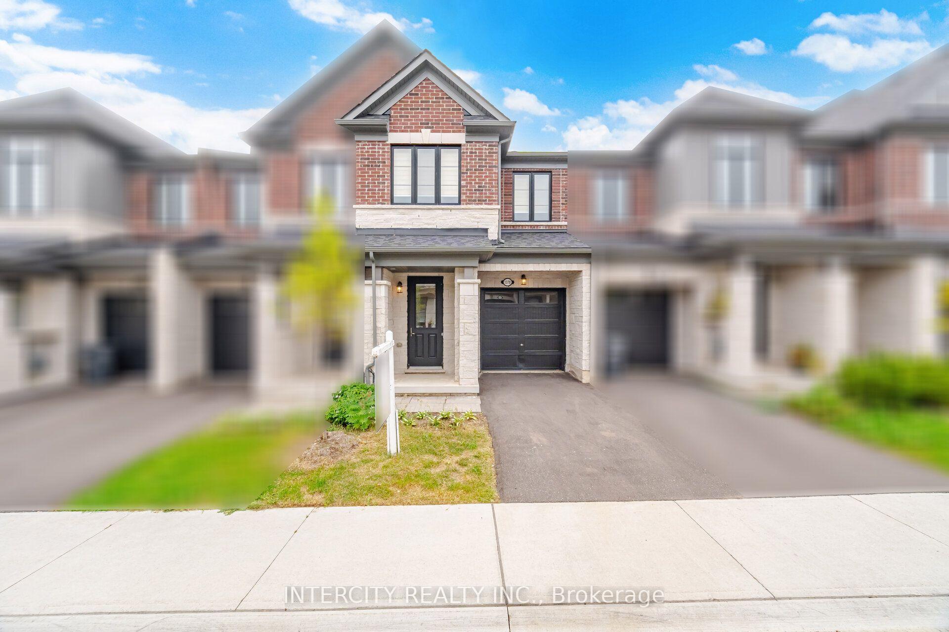 Photo 2 of 1378 National Common, Burlington, Tyandaga — HOMEH