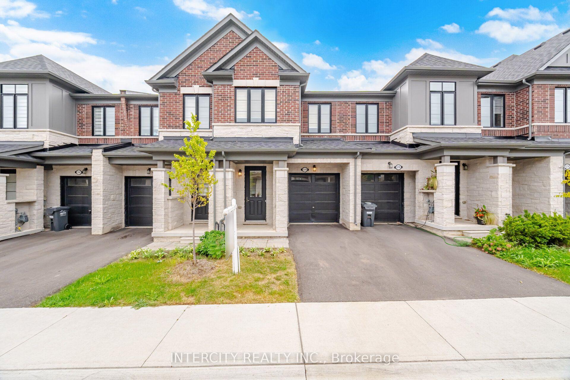Photo 3 of 1378 National Common, Burlington, Tyandaga — HOMEH