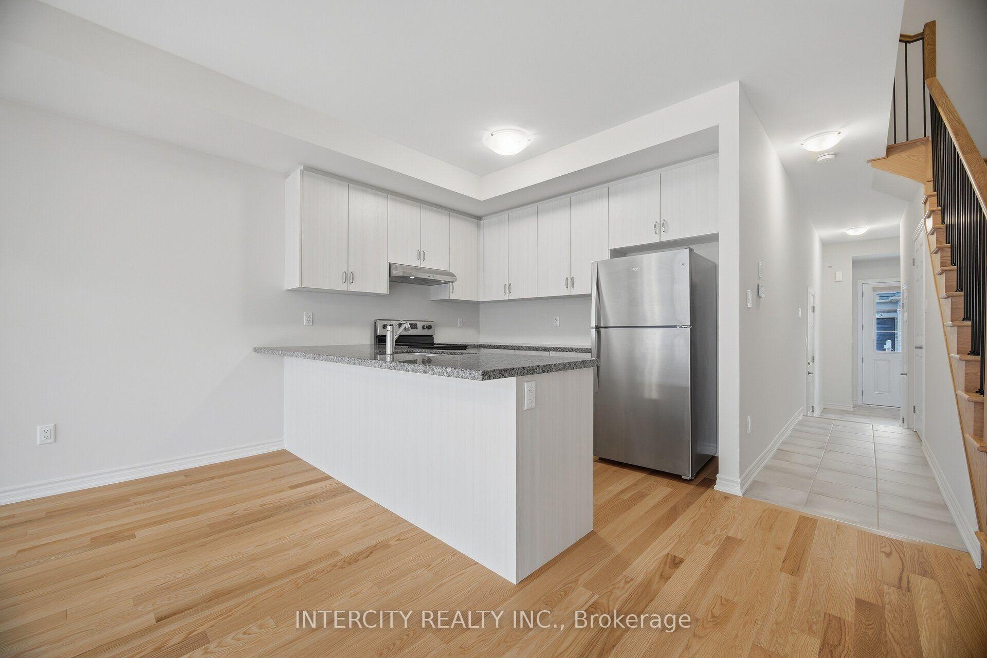 Photo 10 of 1378 National Common, Burlington, Tyandaga — HOMEH