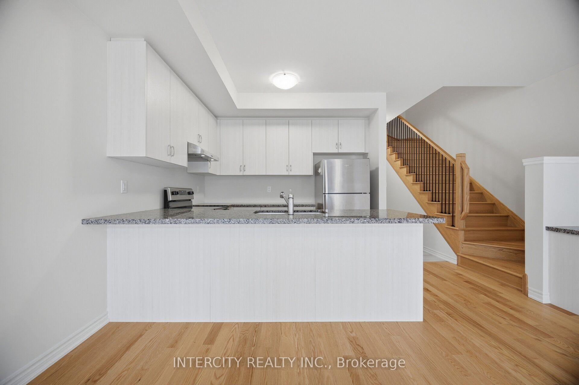 Photo 11 of 1378 National Common, Burlington, Tyandaga — HOMEH