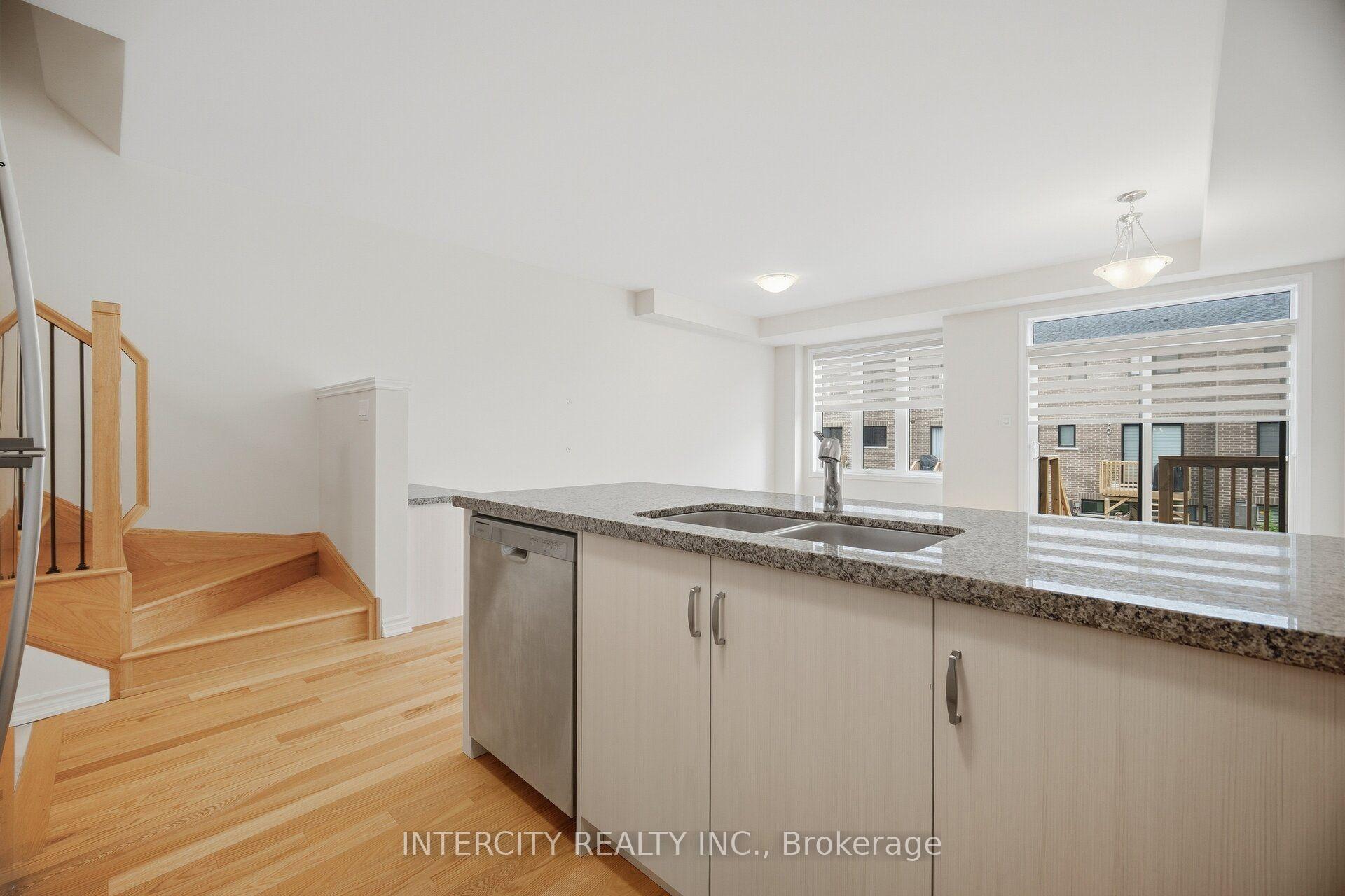 Photo 15 of 1378 National Common, Burlington, Tyandaga — HOMEH