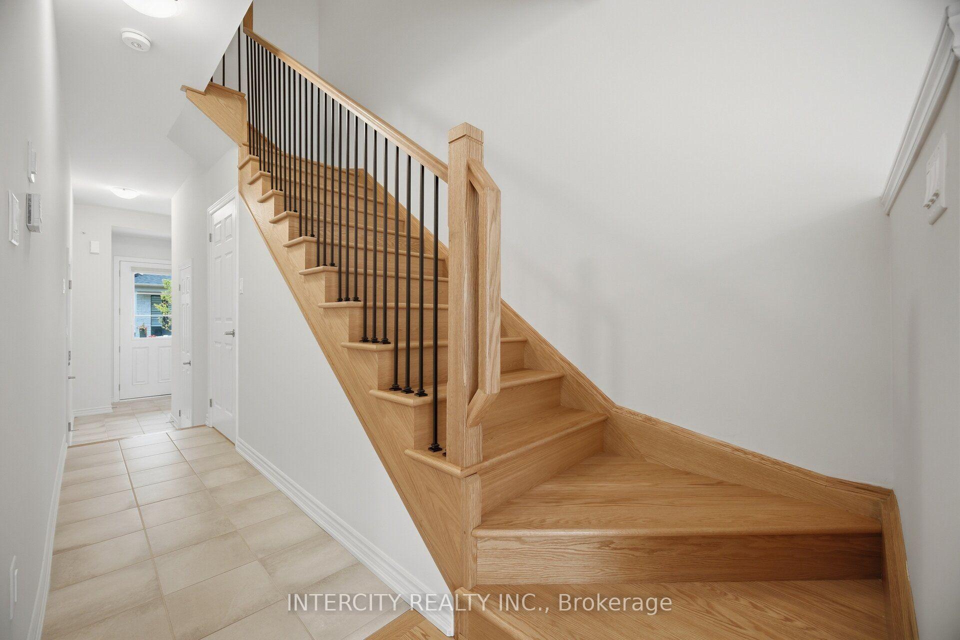 Photo 25 of 1378 National Common, Burlington, Tyandaga — HOMEH