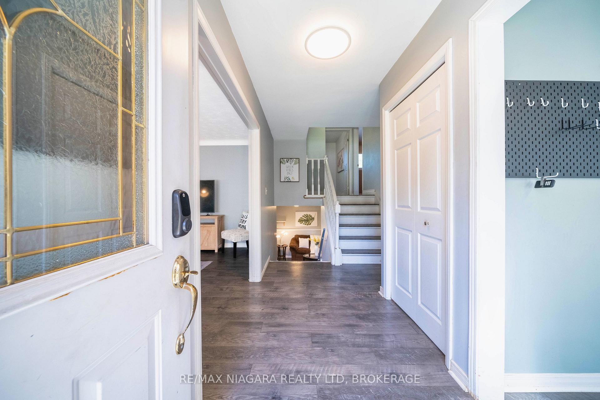 Photo 4 of 7107 Woodgate Street, Niagara Falls, Casey — HOMEH