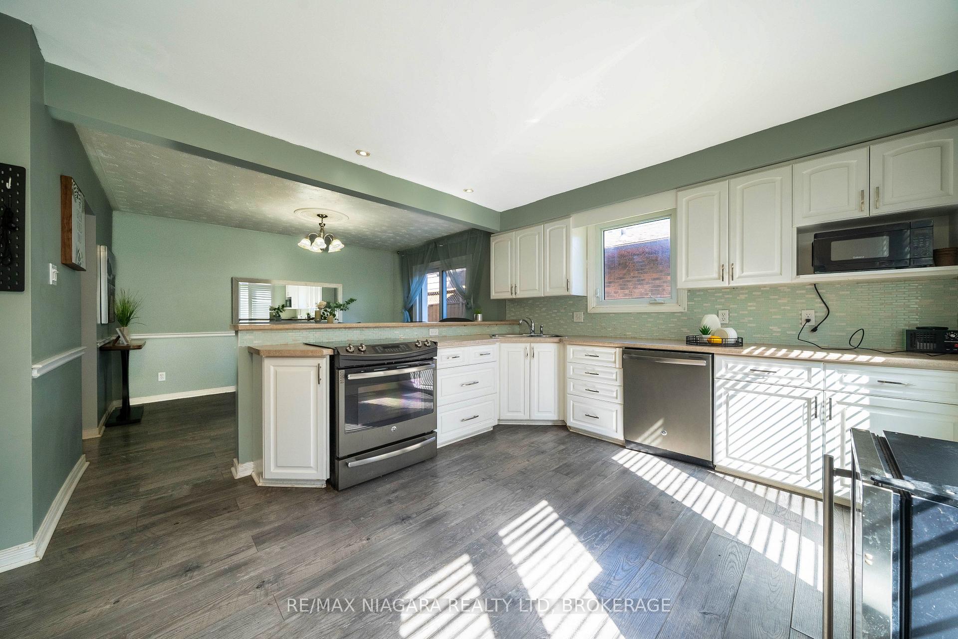 Photo 7 of 7107 Woodgate Street, Niagara Falls, Casey — HOMEH