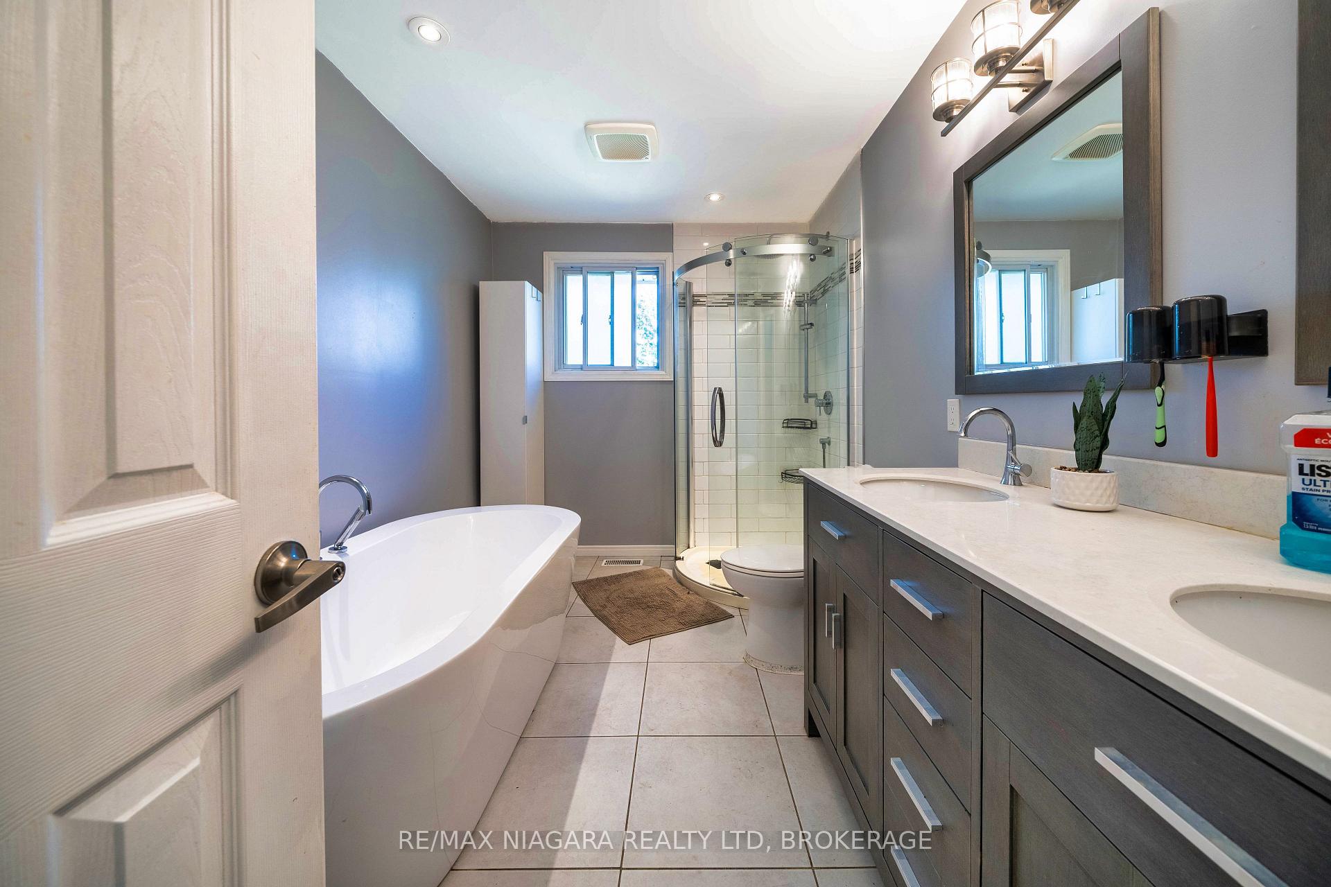 Photo 18 of 7107 Woodgate Street, Niagara Falls, Casey — HOMEH