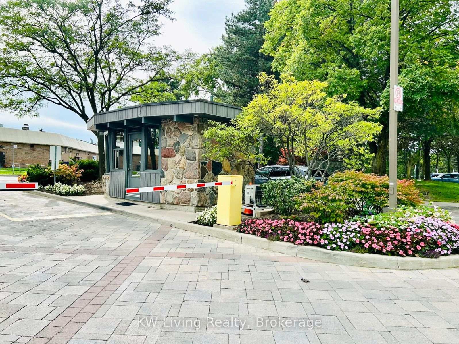 Photo 2 of Unit 1908, 55 Skymark Drive, North York, Hillcrest Village — HOMEH