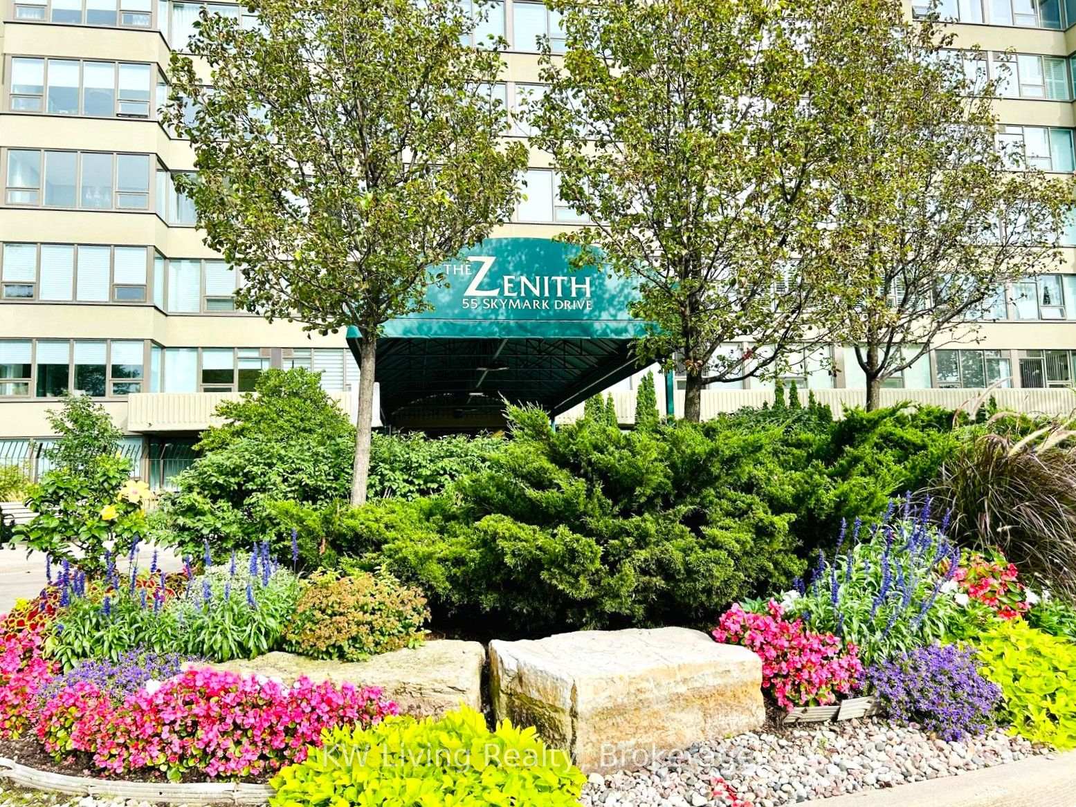 Photo 3 of Unit 1908, 55 Skymark Drive, North York, Hillcrest Village — HOMEH