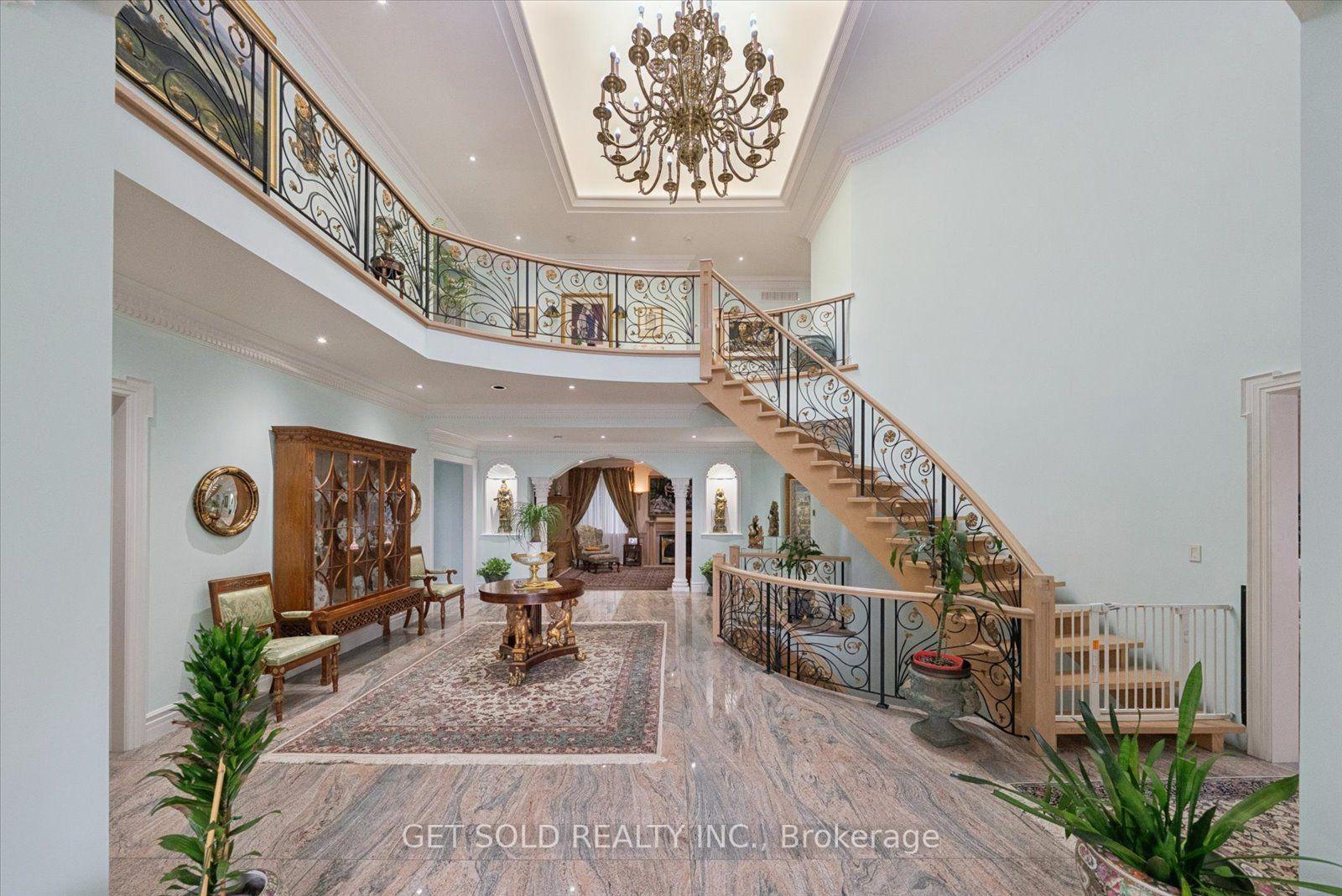 Photo 6 of 46 Wimpole Drive, North York, St. Andrew-Windfields — HOMEH
