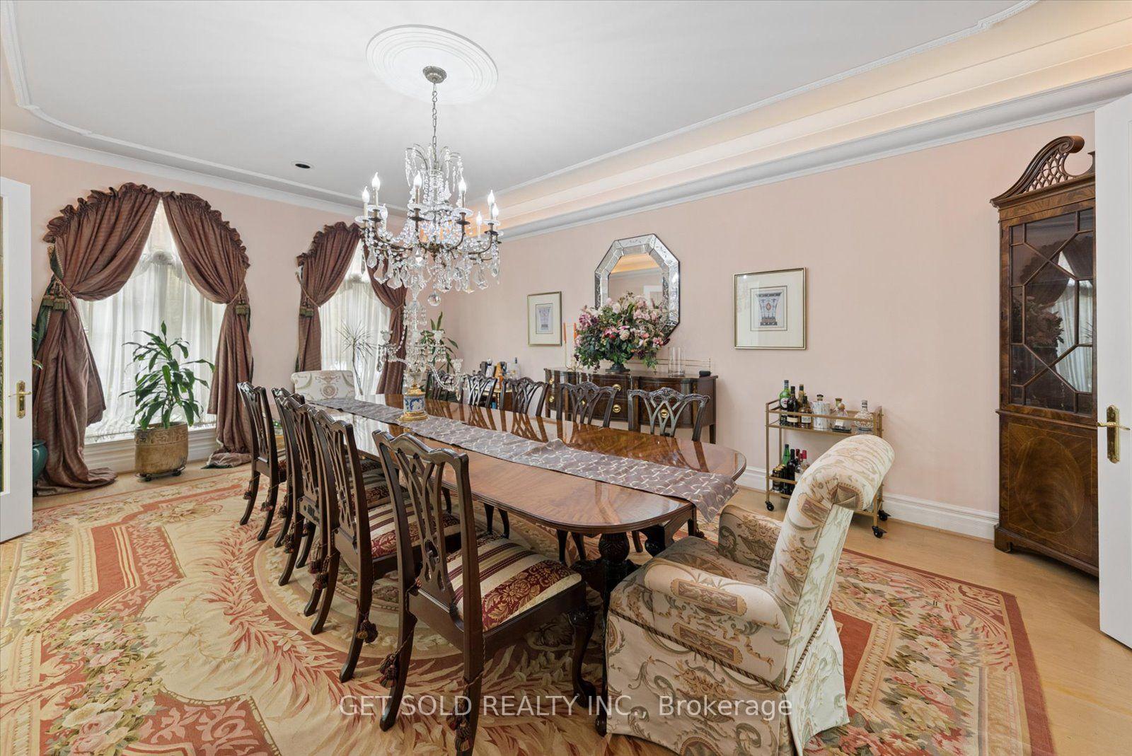Photo 11 of 46 Wimpole Drive, North York, St. Andrew-Windfields — HOMEH