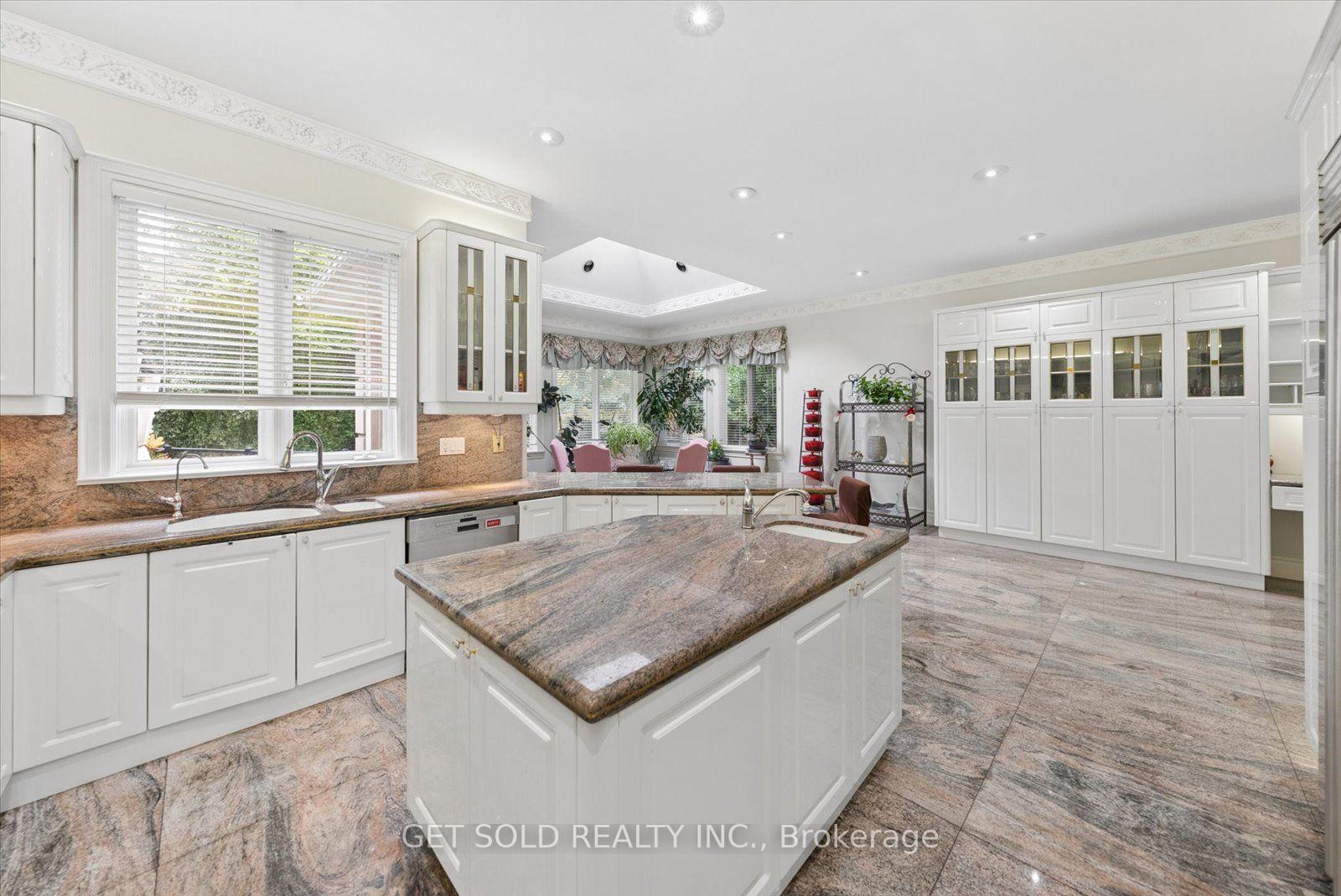 Photo 14 of 46 Wimpole Drive, North York, St. Andrew-Windfields — HOMEH