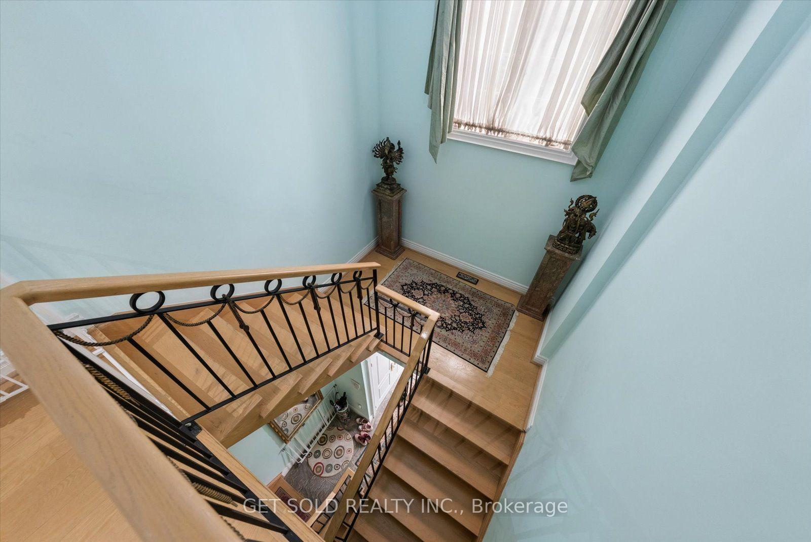 Photo 24 of 46 Wimpole Drive, North York, St. Andrew-Windfields — HOMEH