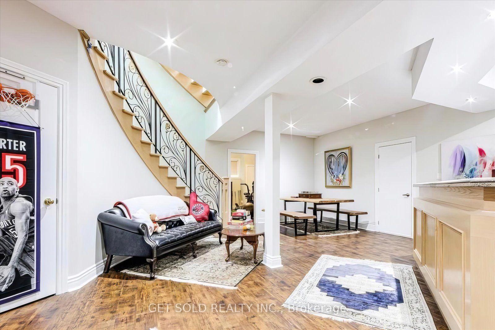 Photo 29 of 46 Wimpole Drive, North York, St. Andrew-Windfields — HOMEH