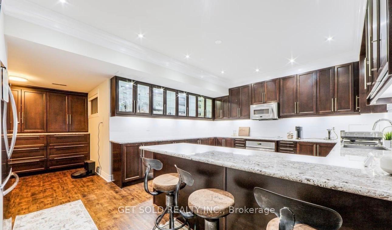 Photo 30 of 46 Wimpole Drive, North York, St. Andrew-Windfields — HOMEH
