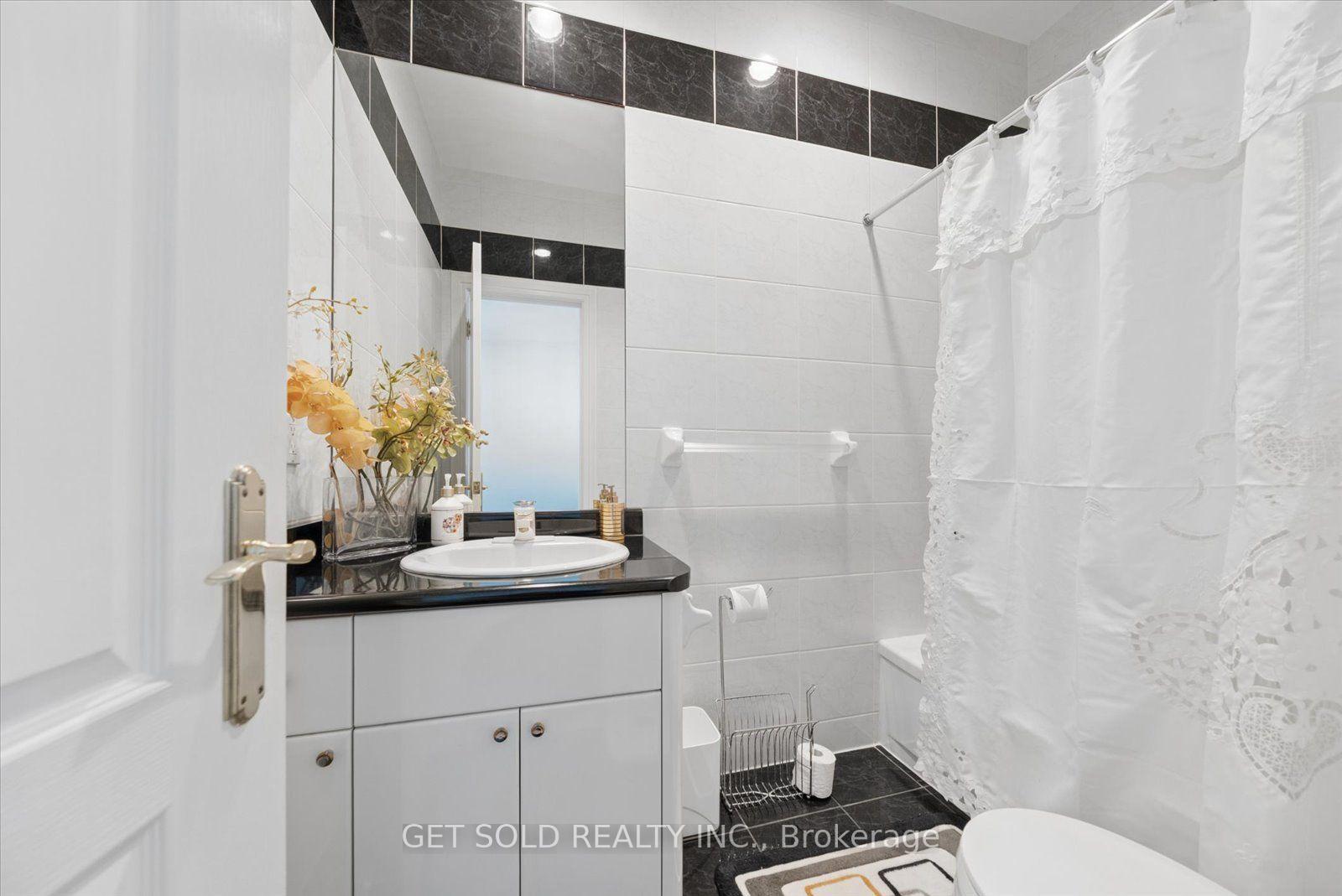 Photo 34 of 46 Wimpole Drive, North York, St. Andrew-Windfields — HOMEH
