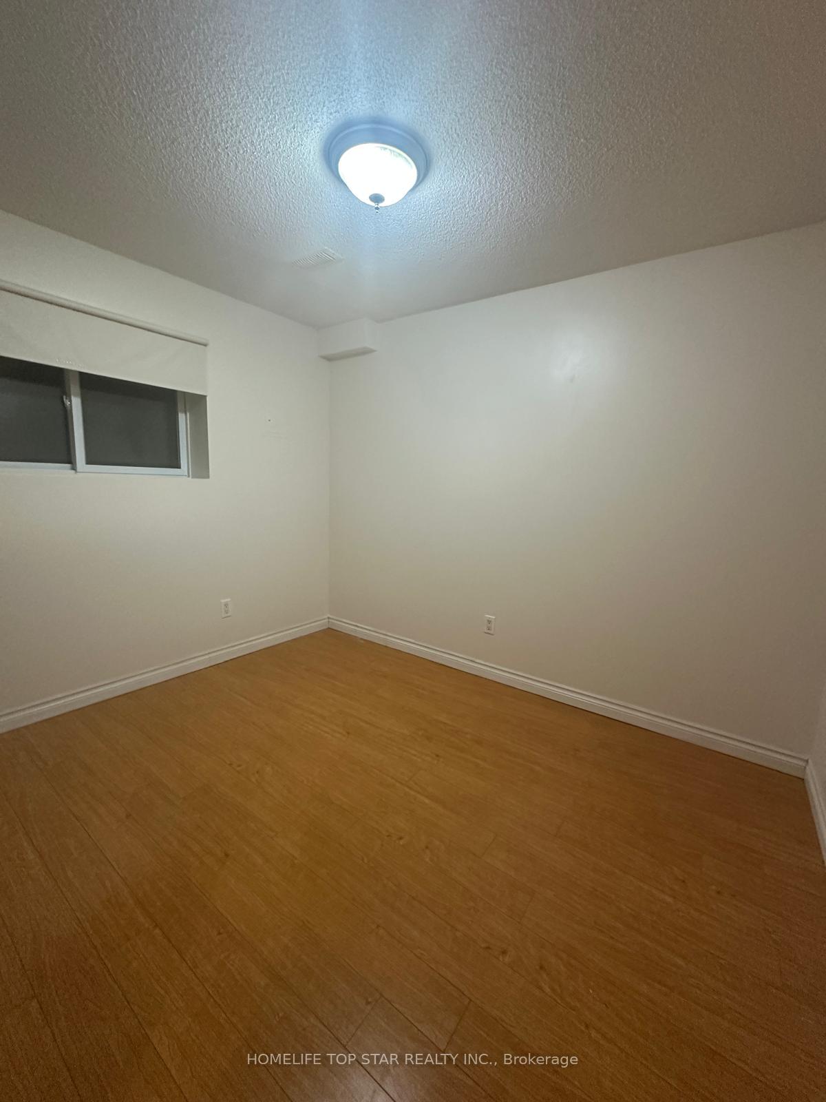 Photo 6 of 48 Dairy Drive, Scarborough, Clairlea-Birchmount — HOMEH