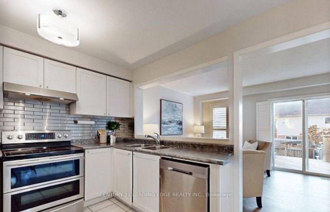Photo 5 of 123 Kirkland Place, Whitby, Williamsburg — HOMEH
