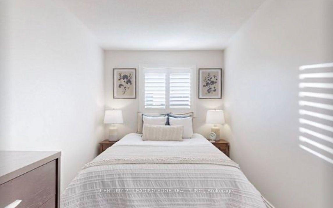 Photo 12 of 123 Kirkland Place, Whitby, Williamsburg — HOMEH