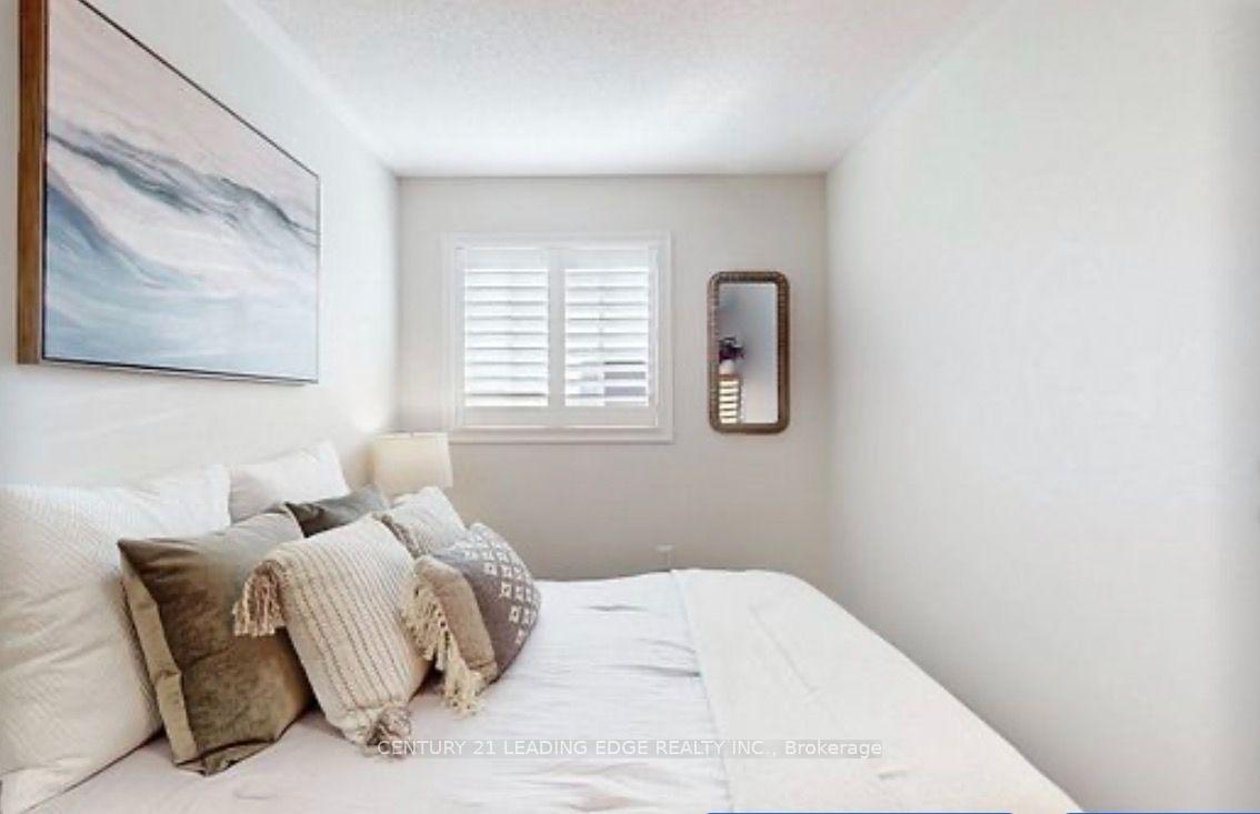 Photo 15 of 123 Kirkland Place, Whitby, Williamsburg — HOMEH