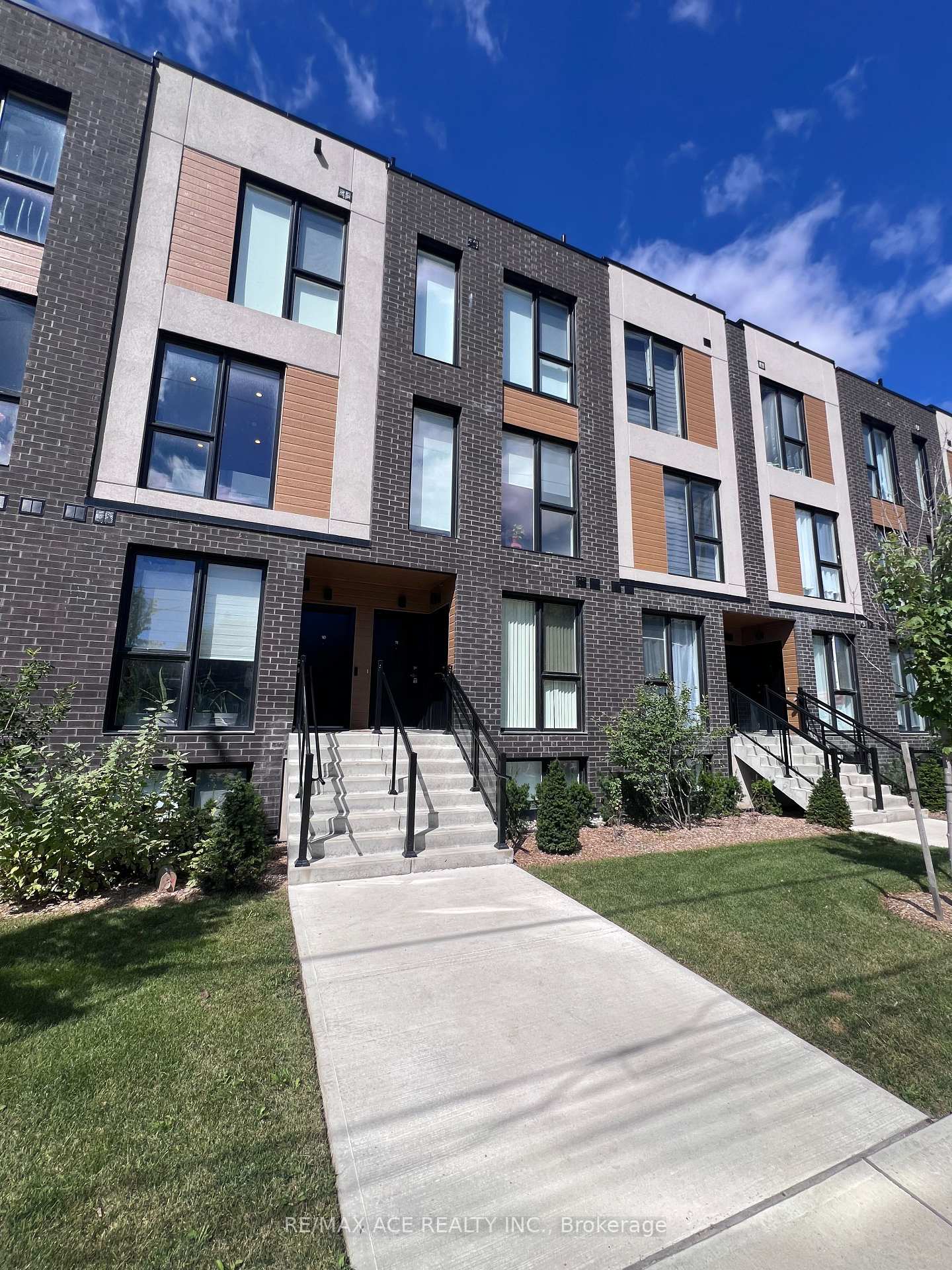 Photo 3 of Unit 11, 168 Clonmore Drive, Scarborough, Birchcliffe-Cliffside — HOMEH