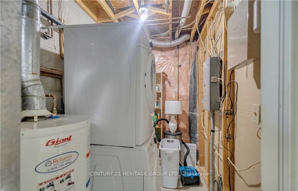 Photo 32 of Unit D, 52 Harris Avenue, Brantford, Braneida Industrial Park — HOMEH